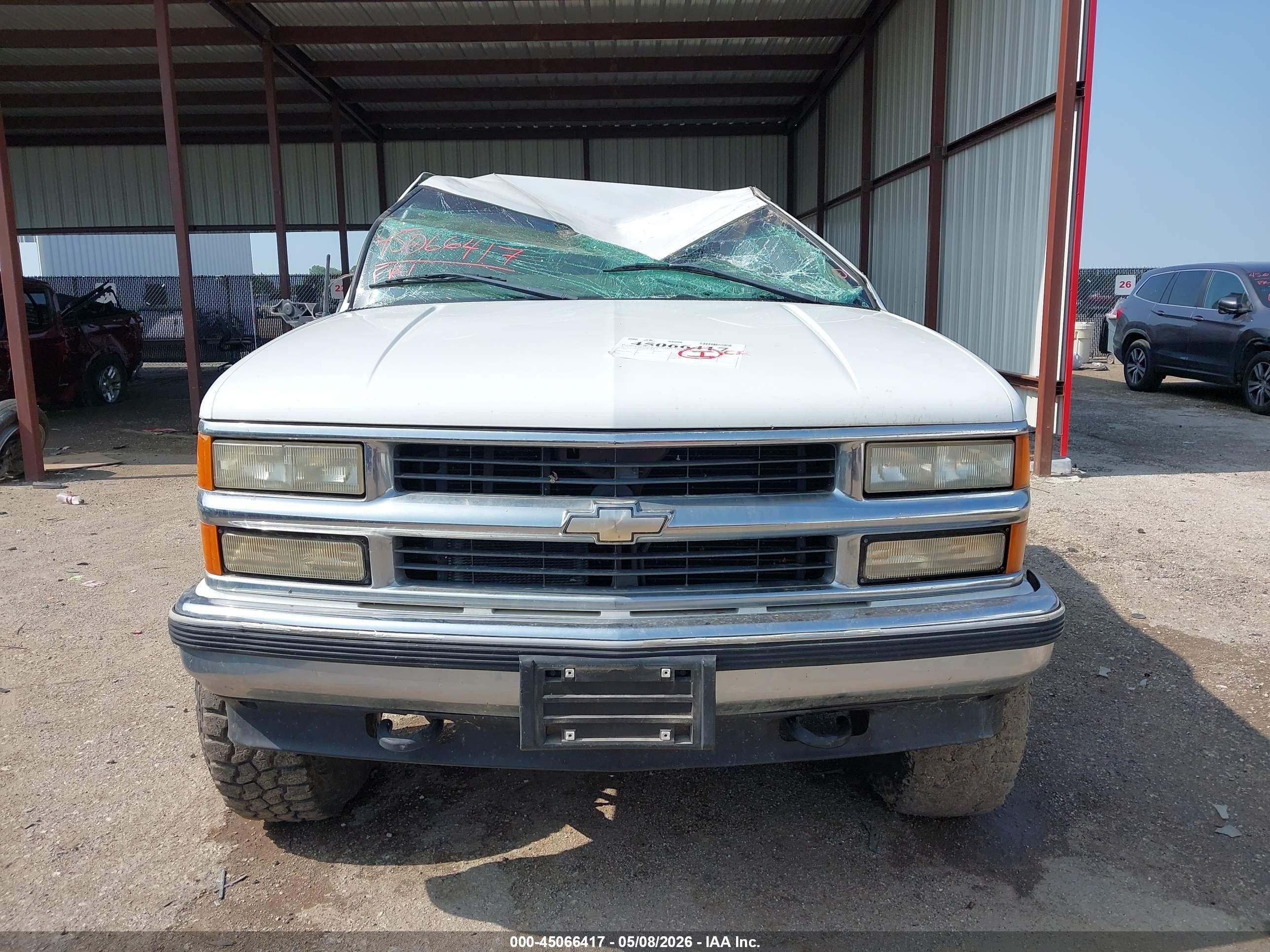 1998 Chevrolet K1500 Fleetside White vin: 1GCEK19R5WR129525