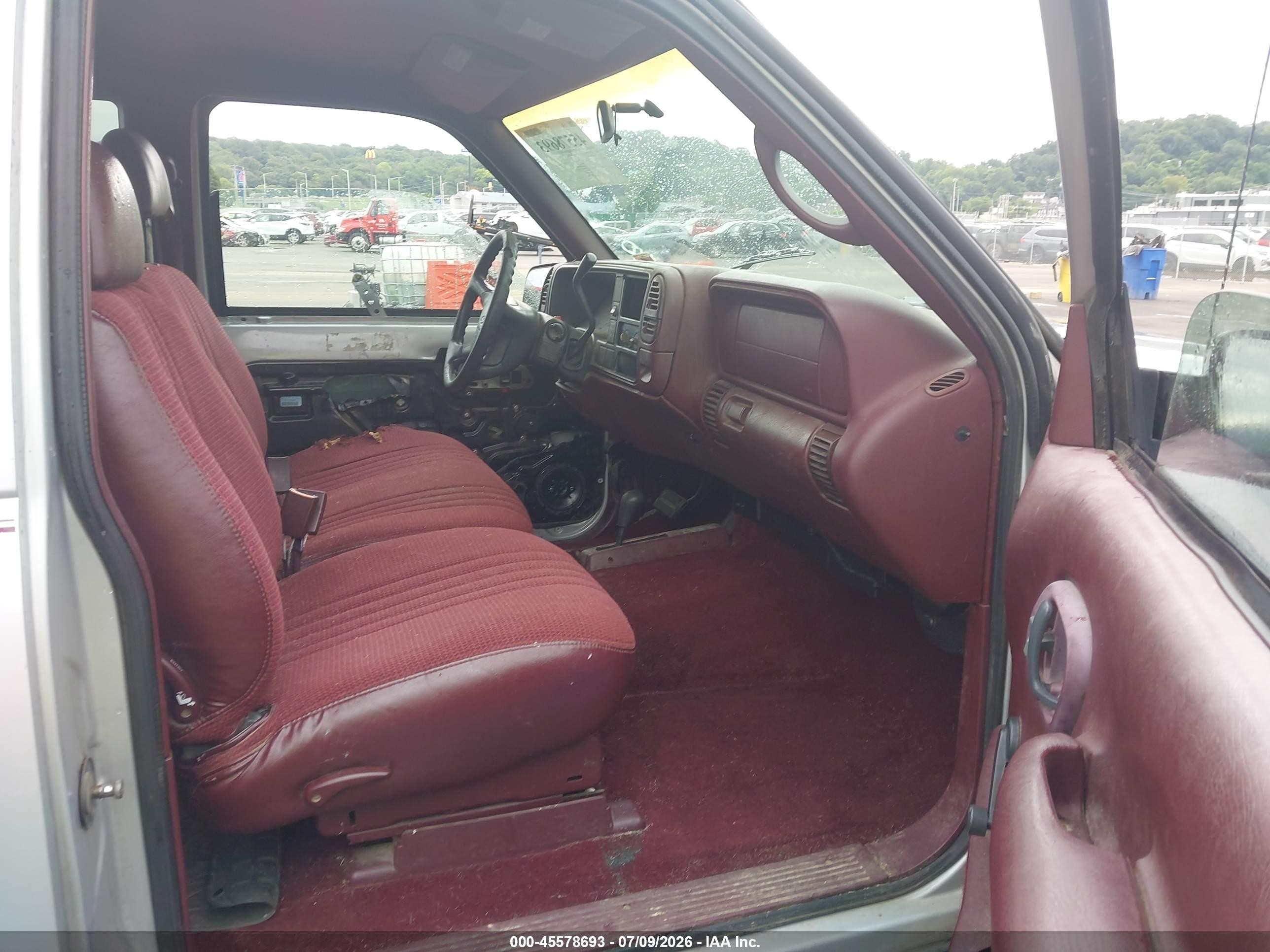 1997 Chevrolet K1500 Fleetside Silver vin: 1GCEK19R7VE239692