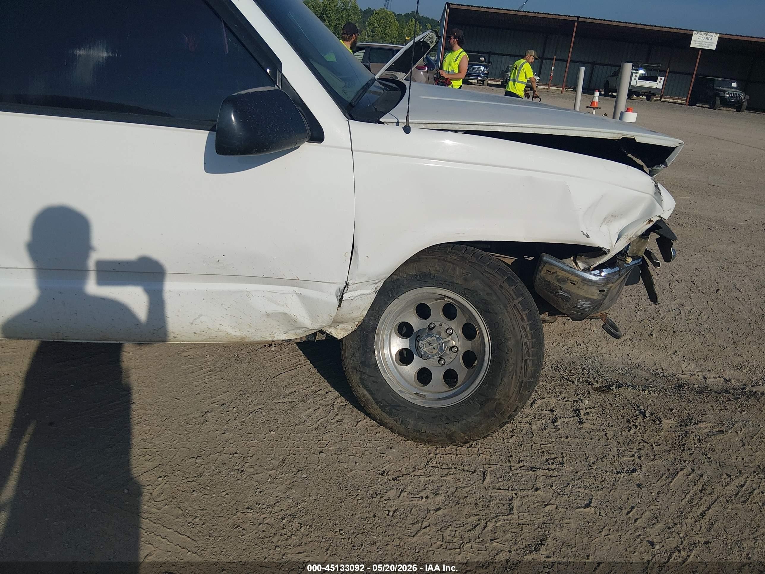 1998 Chevrolet K1500 Fleetside White vin: 1GCEK19R7WE220898