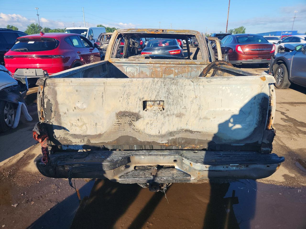 1999 Chevrolet Gmt-400 K1500 Burn vin: 1GCEK19R8XR116625