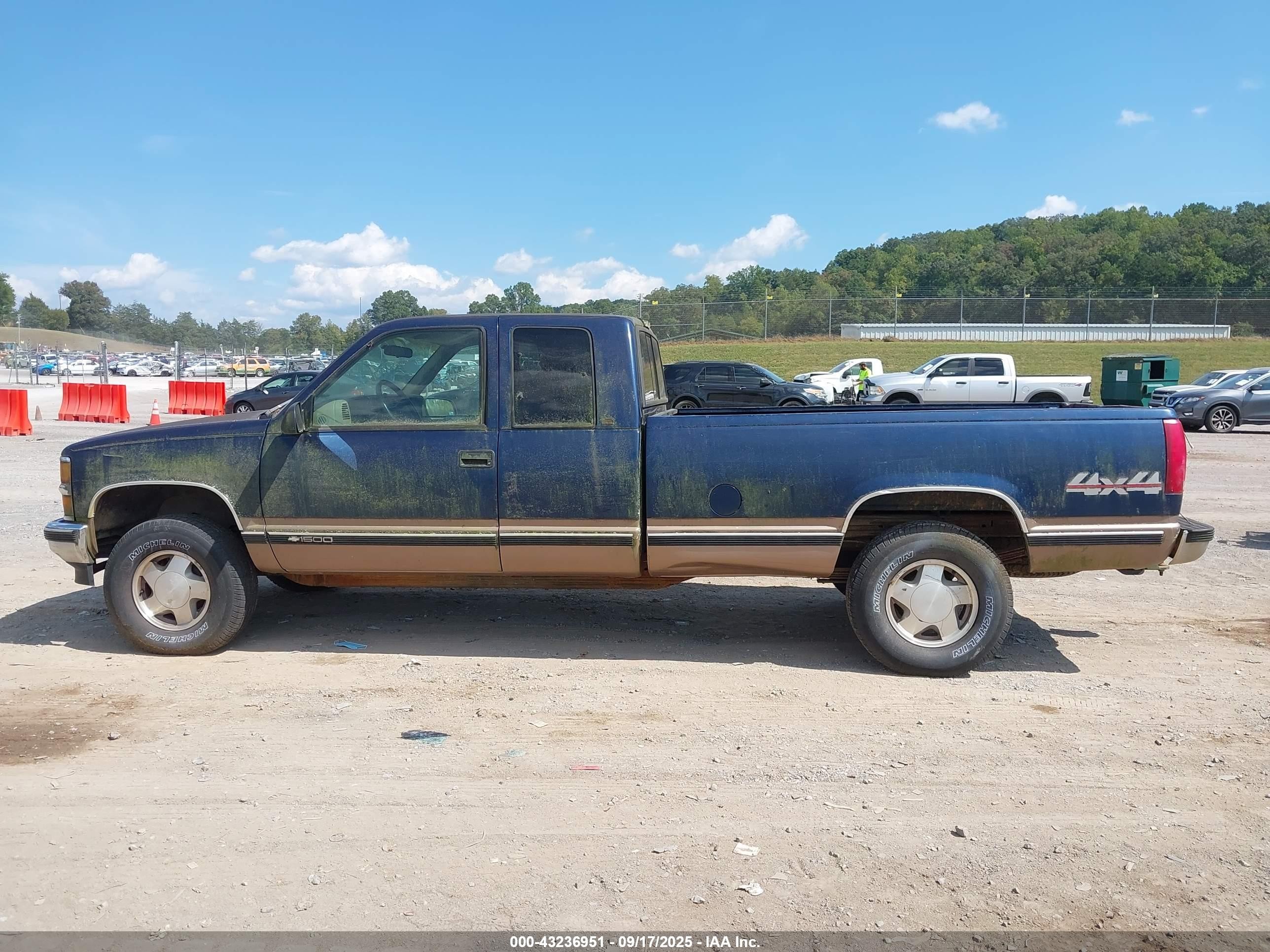 1998 Chevrolet C/k 1500 Silverado Fleetside Синий vin: 1GCEK19RXWE219566