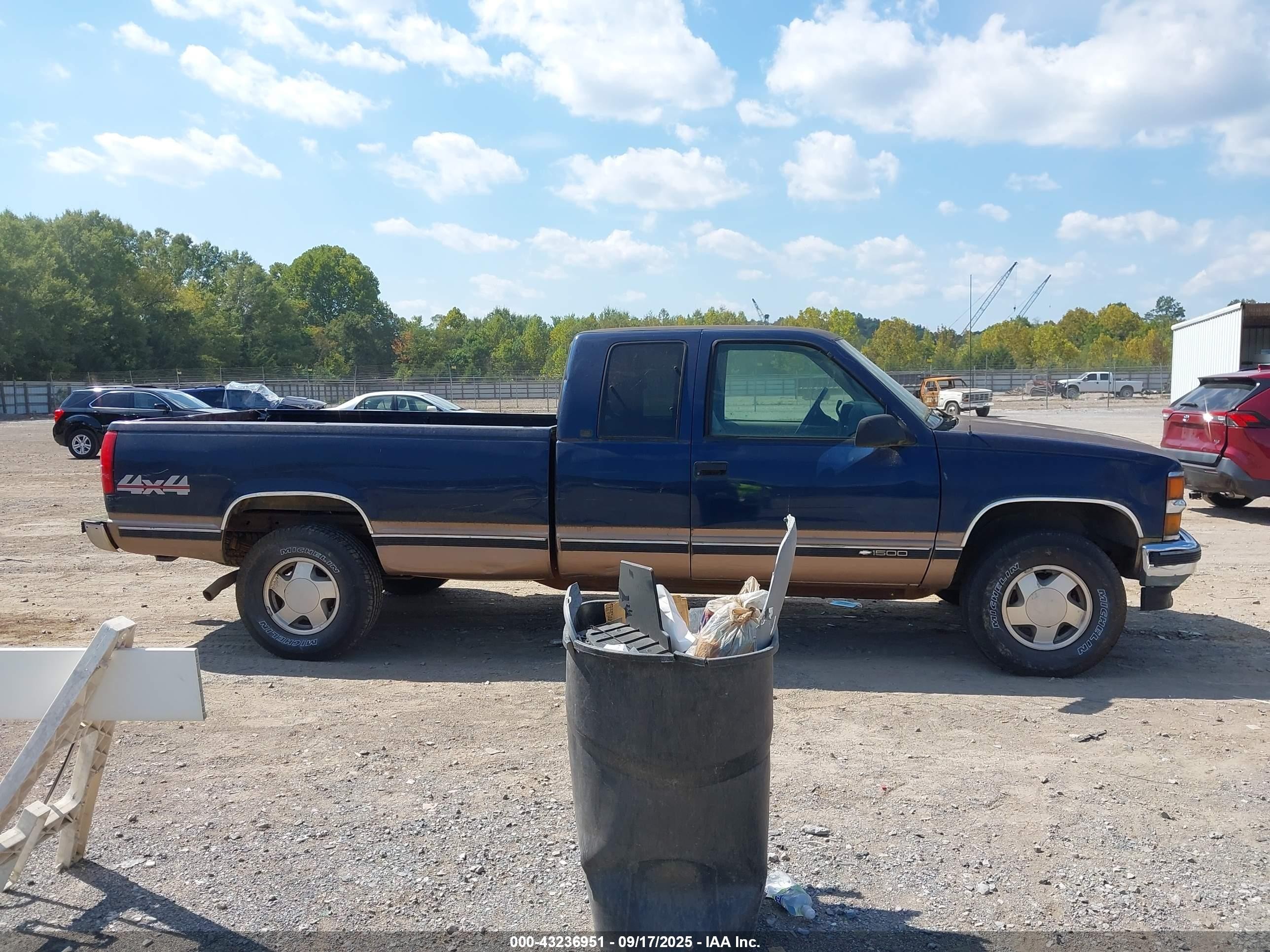 1998 Chevrolet C/k 1500 Silverado Fleetside Синий vin: 1GCEK19RXWE219566