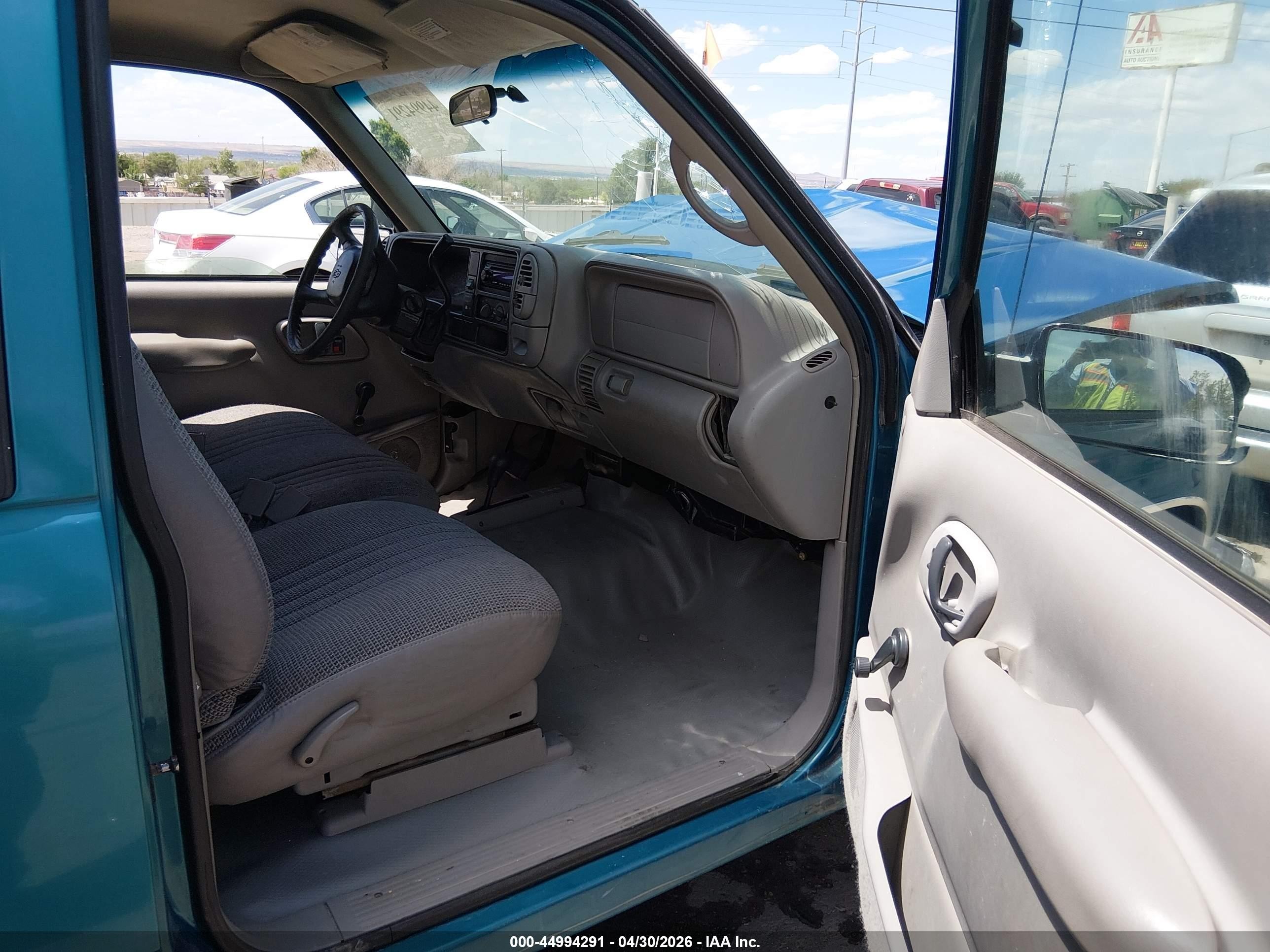 1998 Chevrolet C/k 1500 Silverado Fleetside Green vin: 1GCEK19RXWE233015