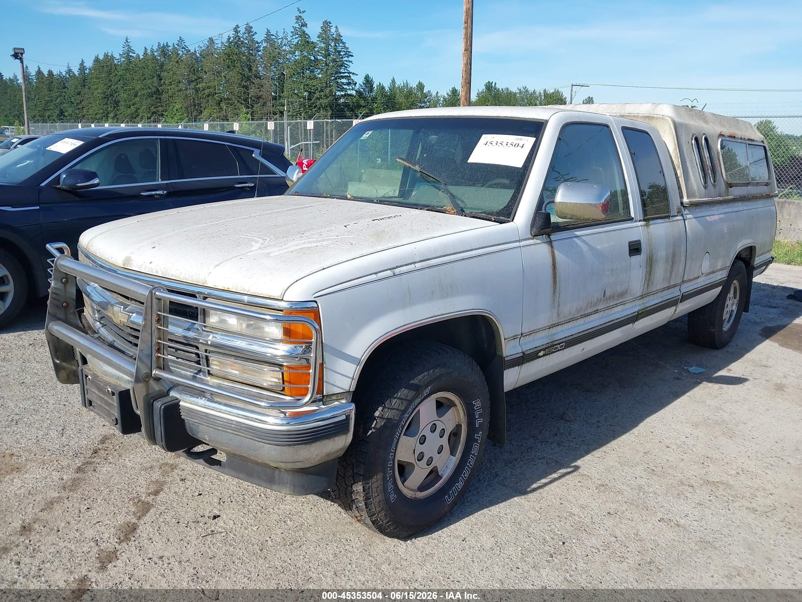 1994 Chevrolet Gmt-400 K1500 White vin: 1GCEK19S3RE206200