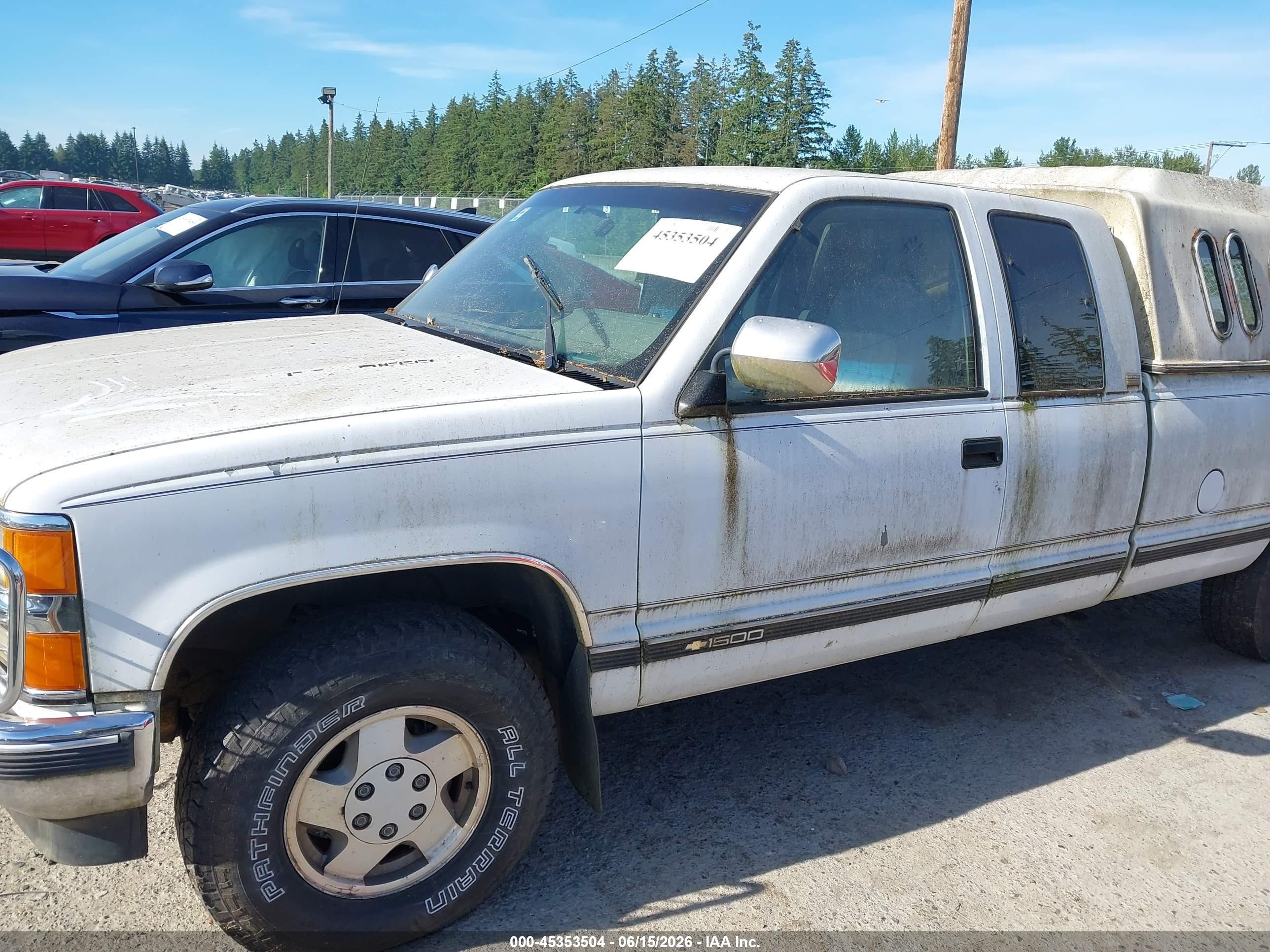 1994 Chevrolet Gmt-400 K1500 White vin: 1GCEK19S3RE206200