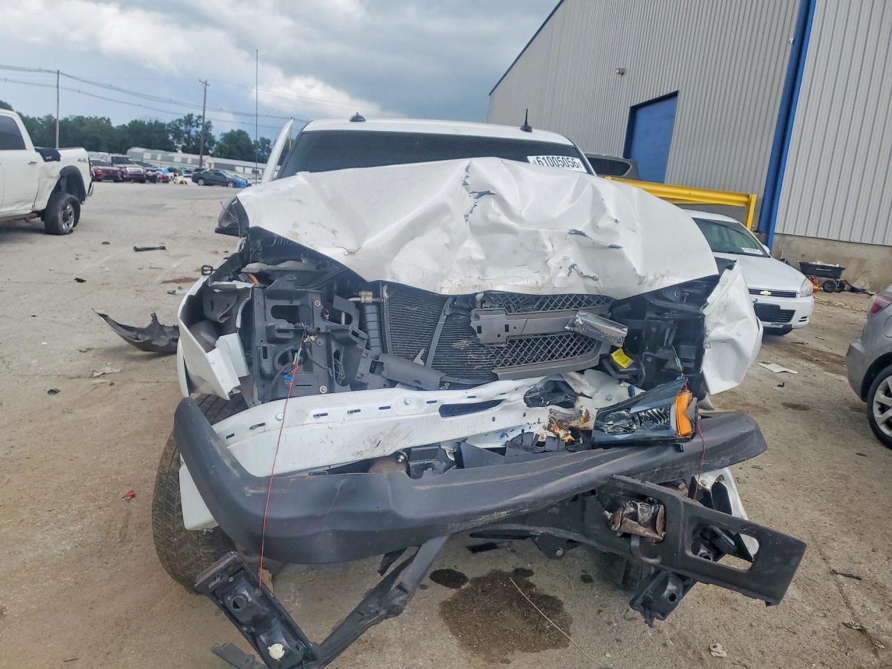 2003 Chevrolet Silverado K1500 White vin: 1GCEK19T13E317571