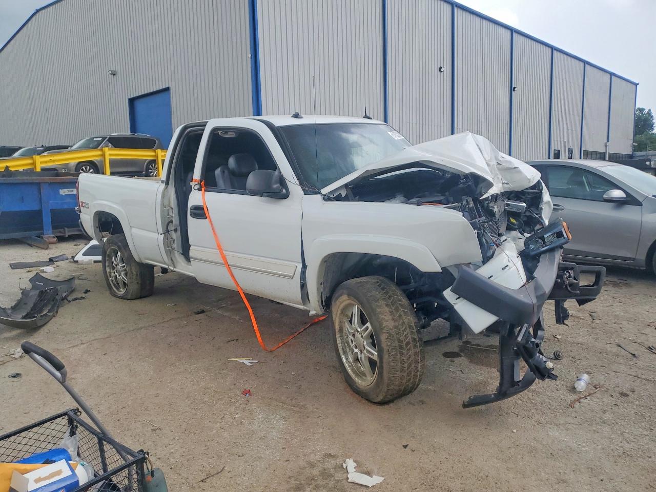 2003 Chevrolet Silverado K1500 White vin: 1GCEK19T13E317571
