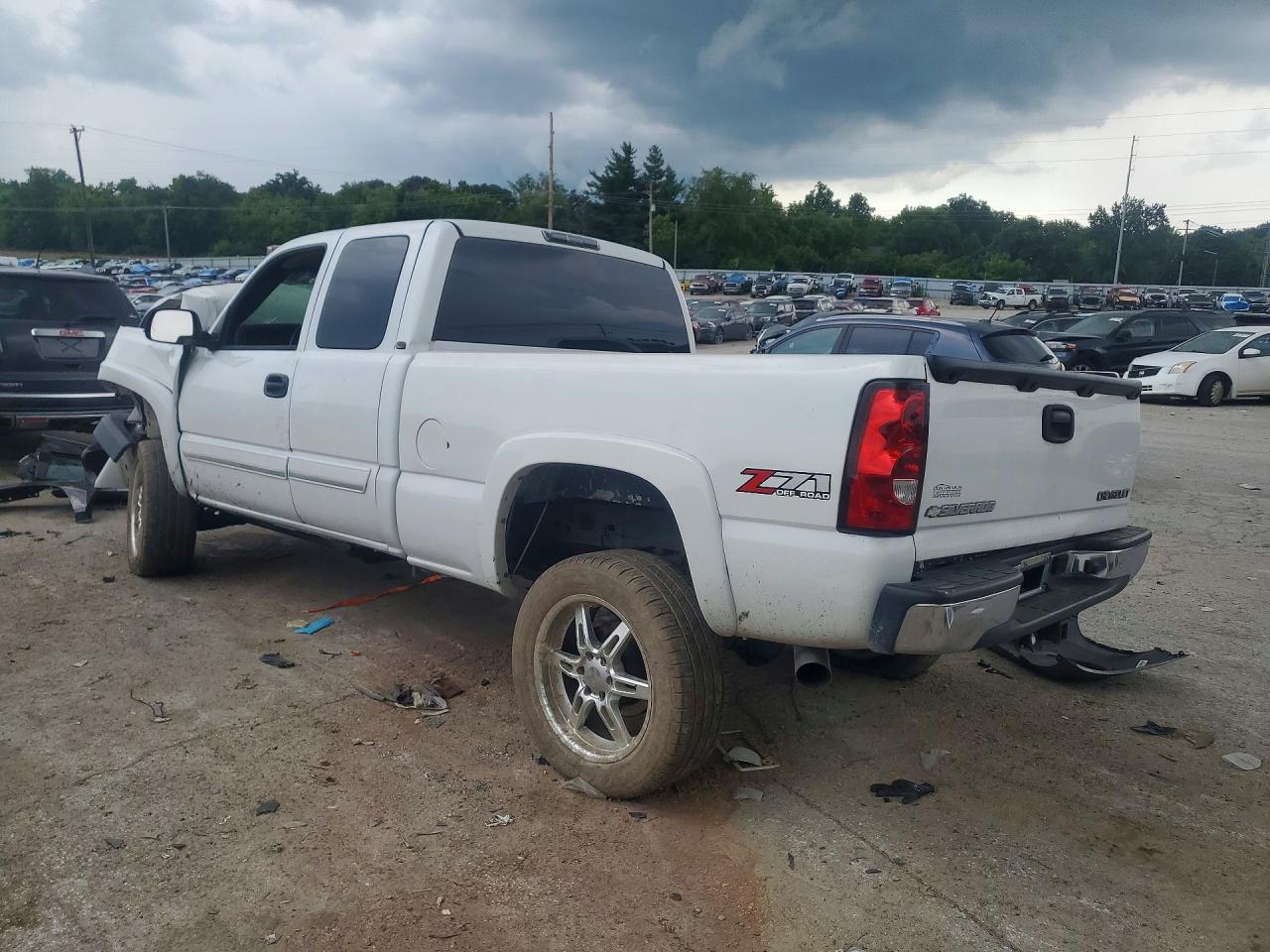 2003 Chevrolet Silverado K1500 White vin: 1GCEK19T13E317571