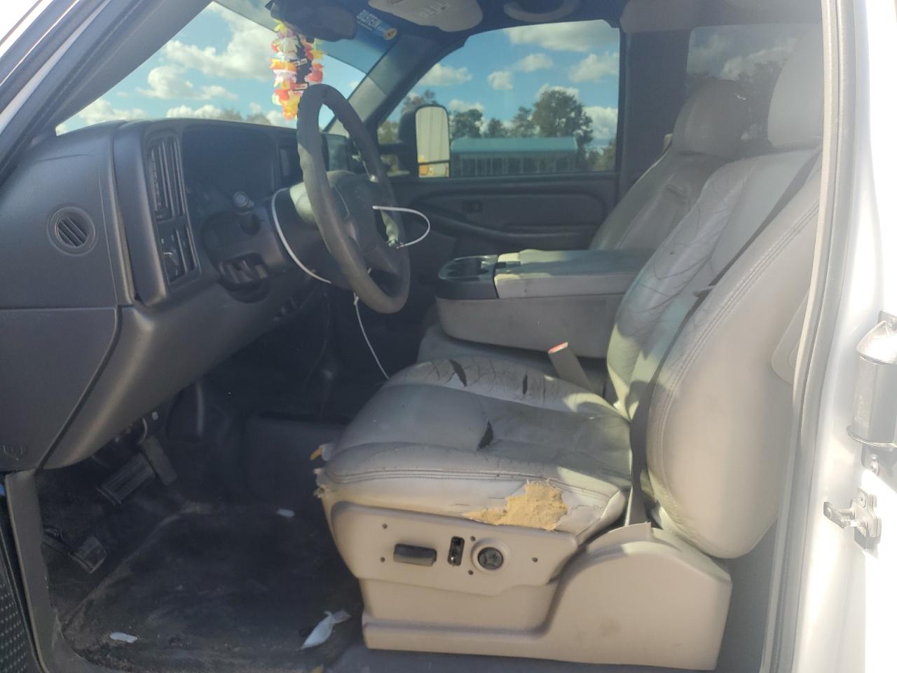 2003 Chevrolet Silverado K1500 White vin: 1GCEK19T13Z351275