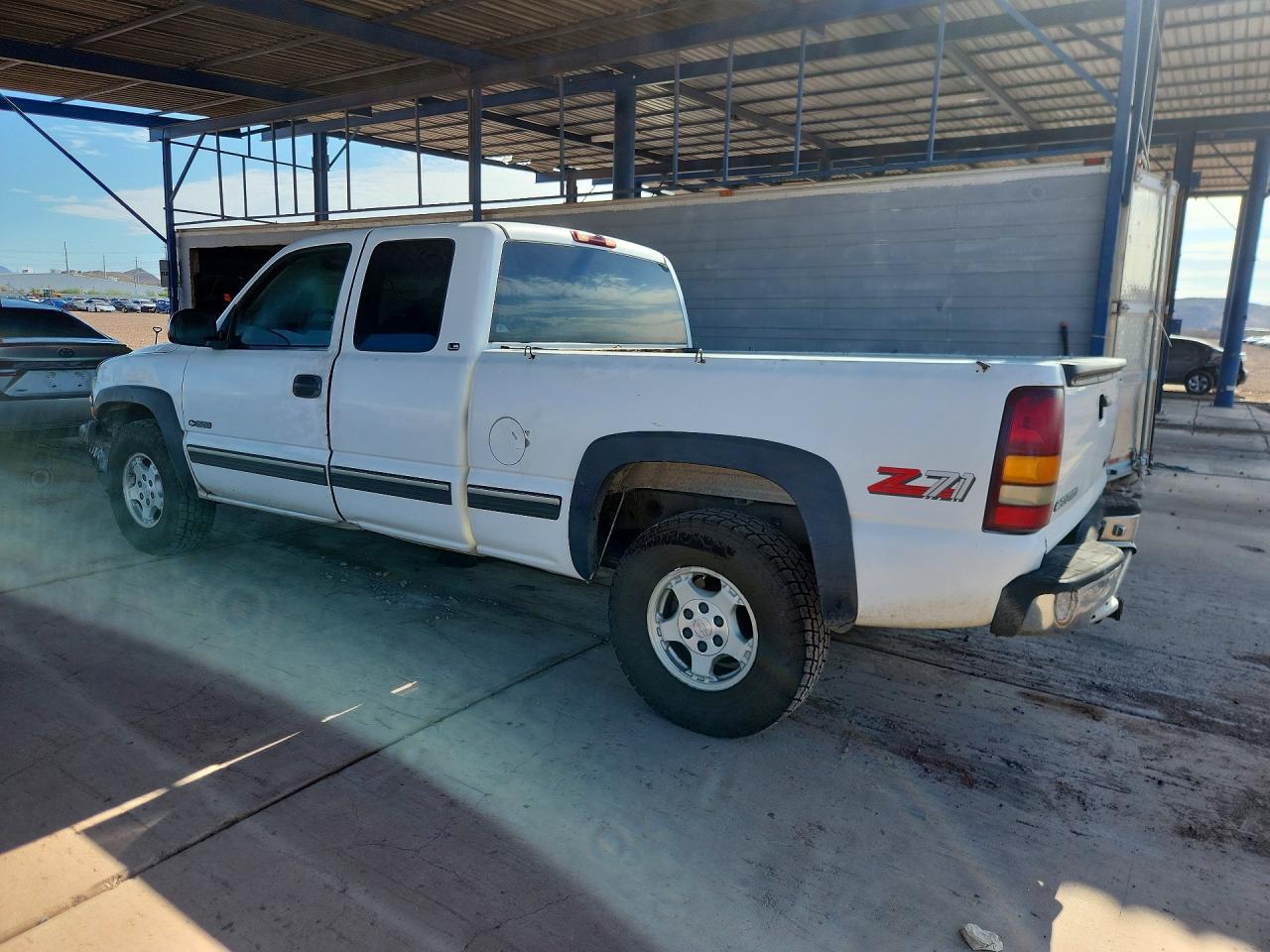 2000 Chevrolet Silverado K1500 White vin: 1GCEK19T1YE273000