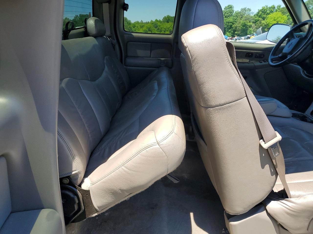 2001 Chevrolet Silverado K1500 Silver vin: 1GCEK19T21E112807