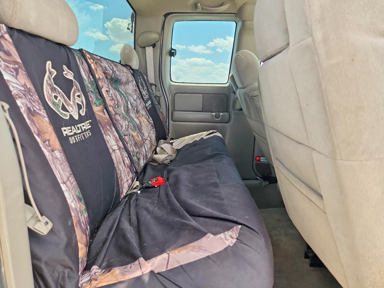 2001 Chevrolet Silverado K1500 White vin: 1GCEK19T21E204676