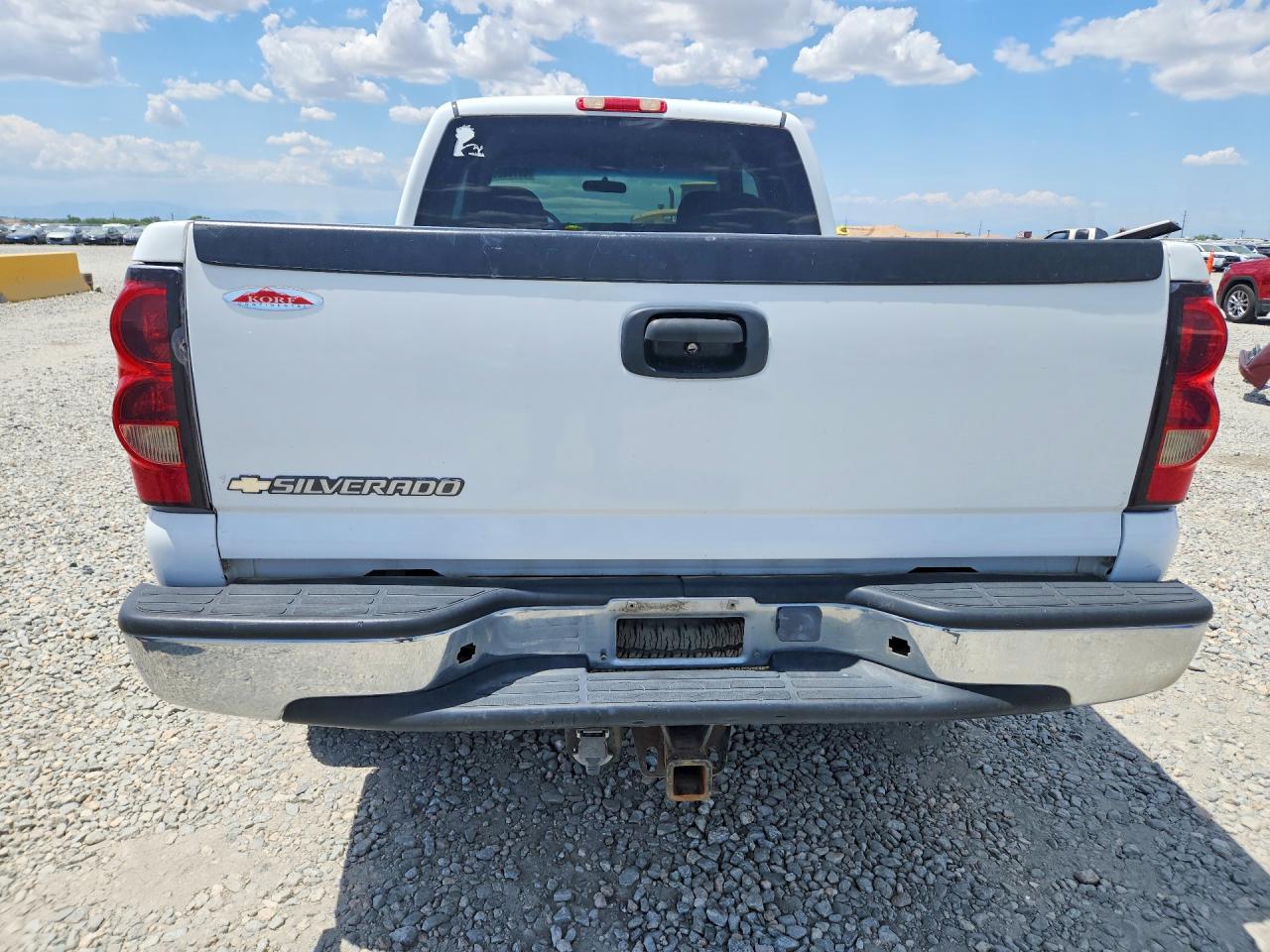 2001 Chevrolet Silverado K1500 White vin: 1GCEK19T21E204676