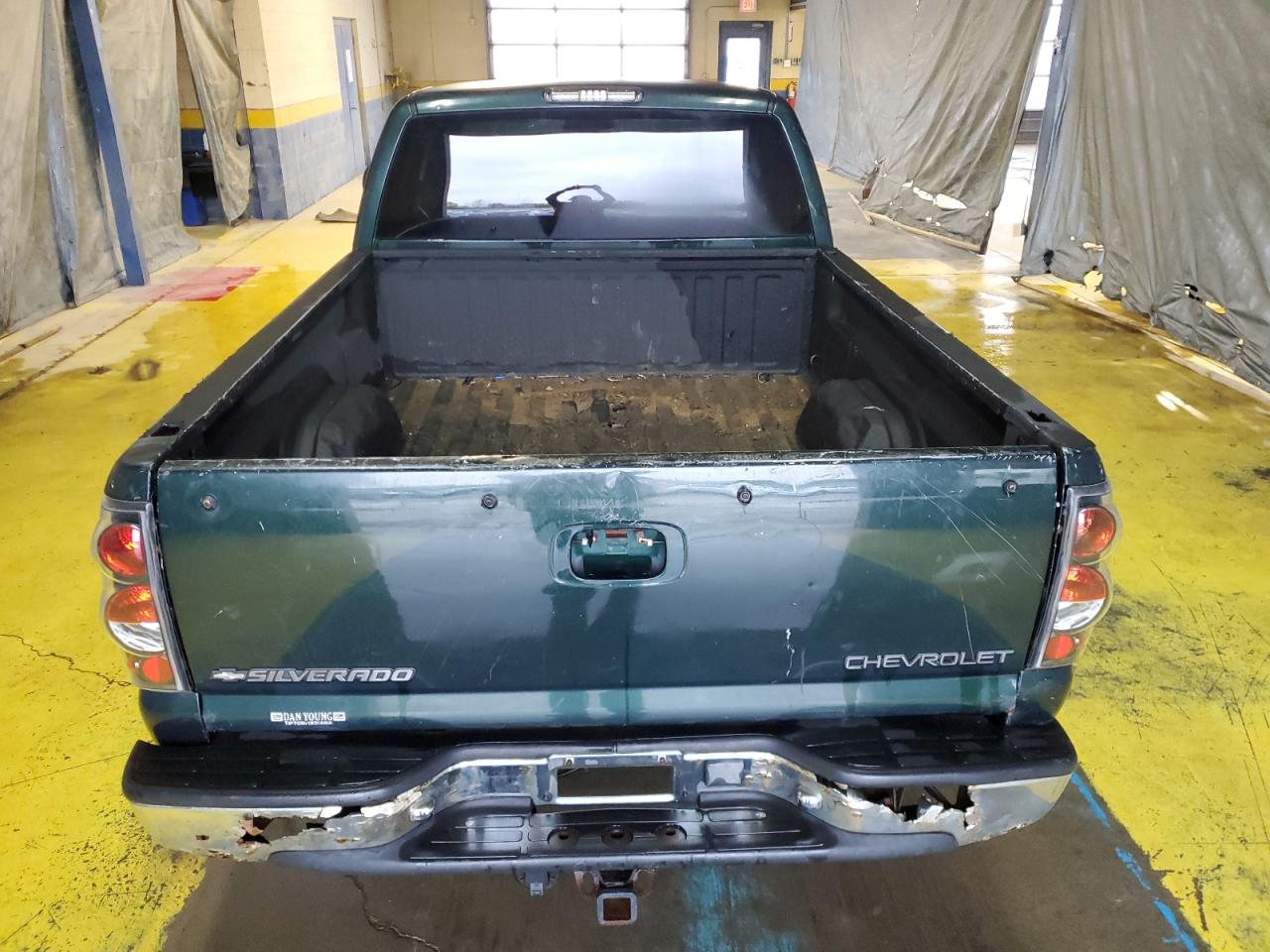 2001 Chevrolet Silverado K1500 Green vin: 1GCEK19T21E235166 Damage: Tailgate, Dent(S) W/ Paint Dmg, > 12 Inches