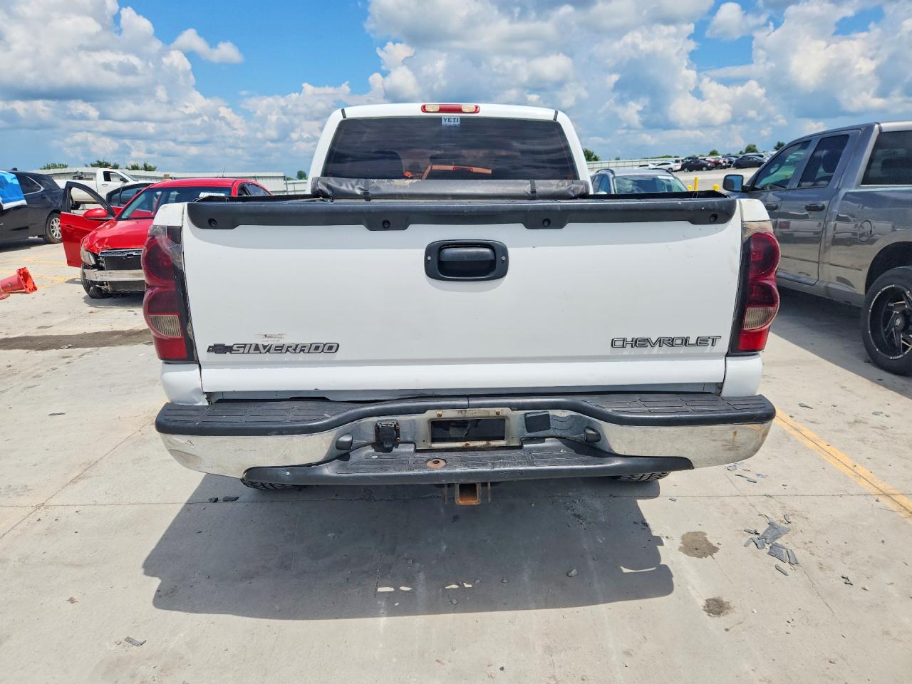 2003 Chevrolet Silverado K1500 White vin: 1GCEK19T23E120957