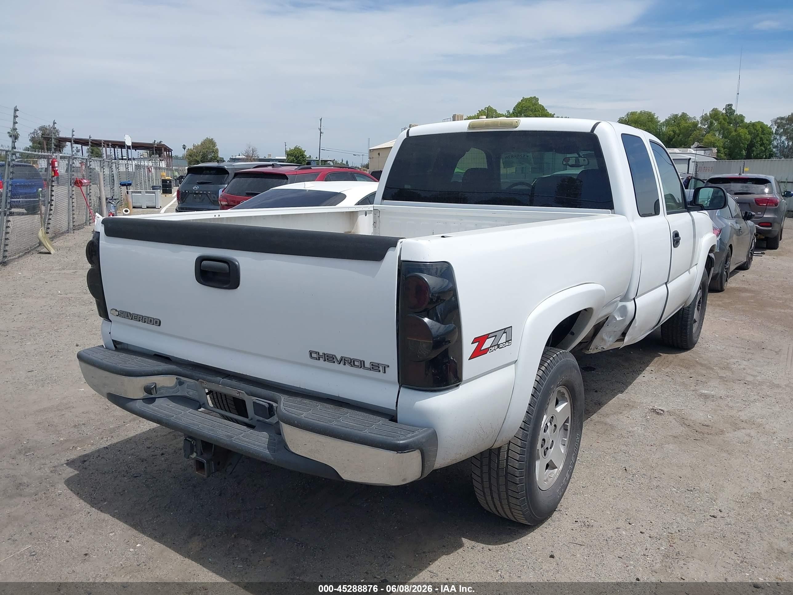 2005 Chevrolet Silverado 1500 Ls White vin: 1GCEK19T25E190185