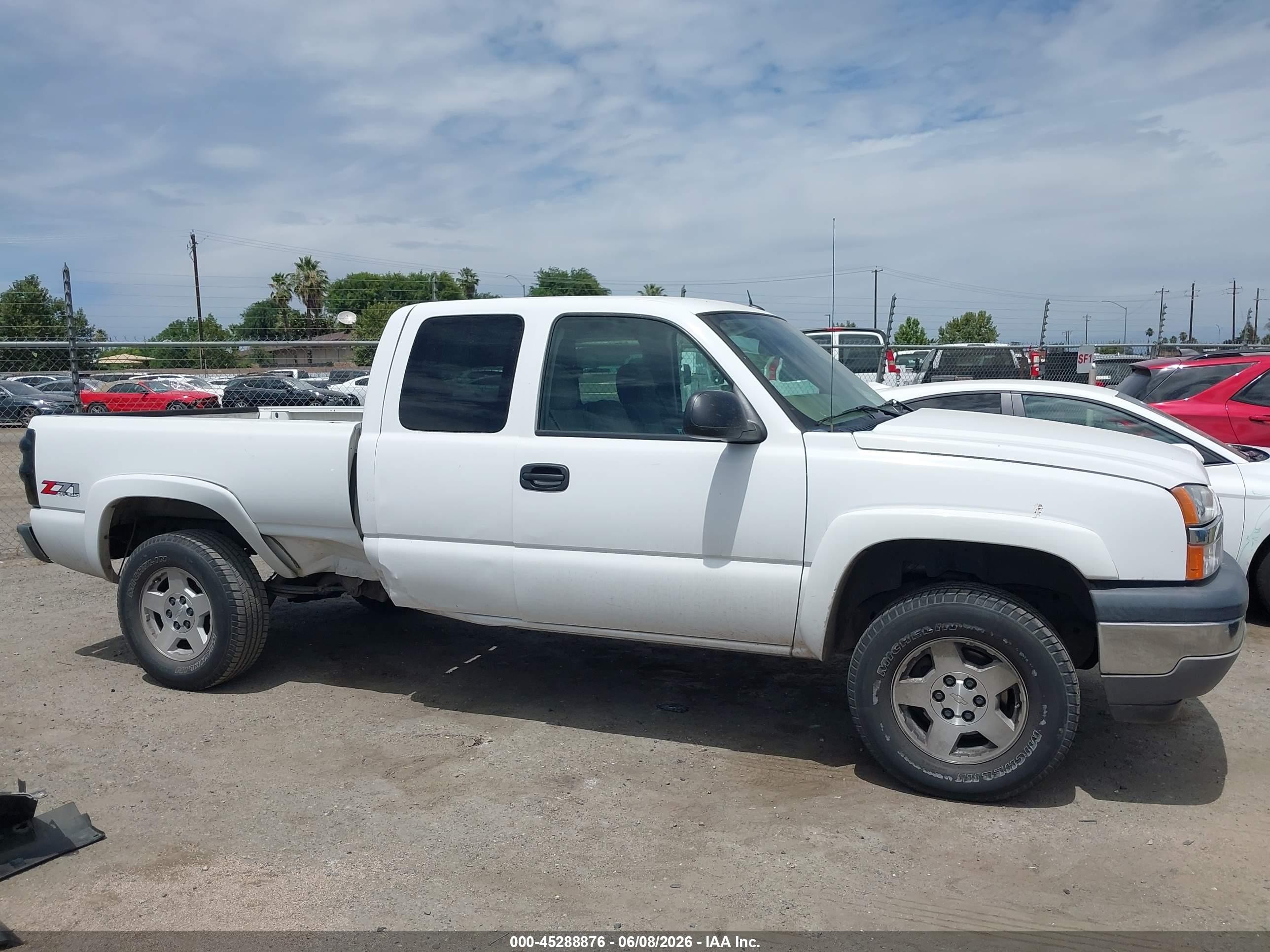 2005 Chevrolet Silverado 1500 Ls White vin: 1GCEK19T25E190185