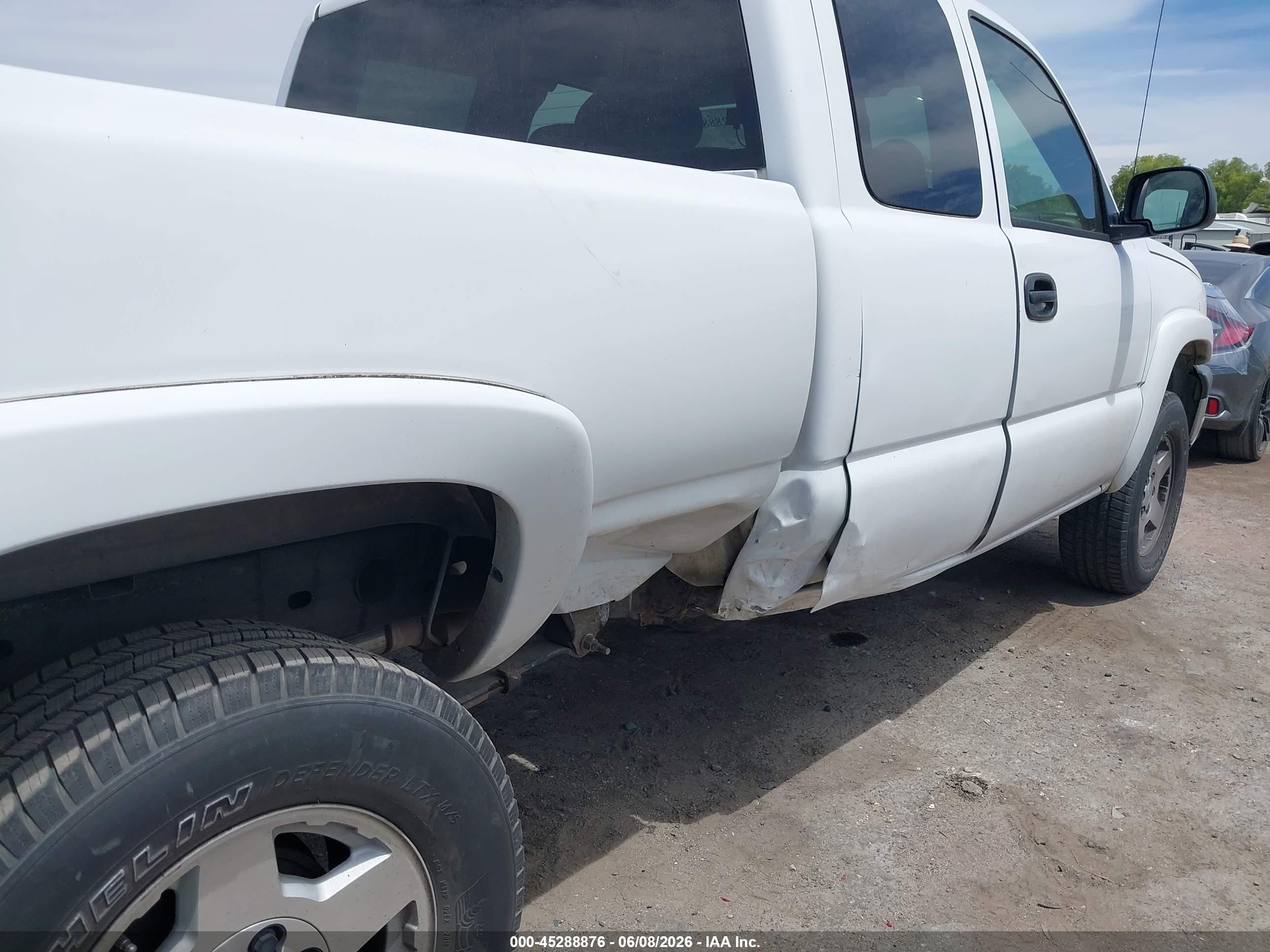 2005 Chevrolet Silverado 1500 Ls White vin: 1GCEK19T25E190185
