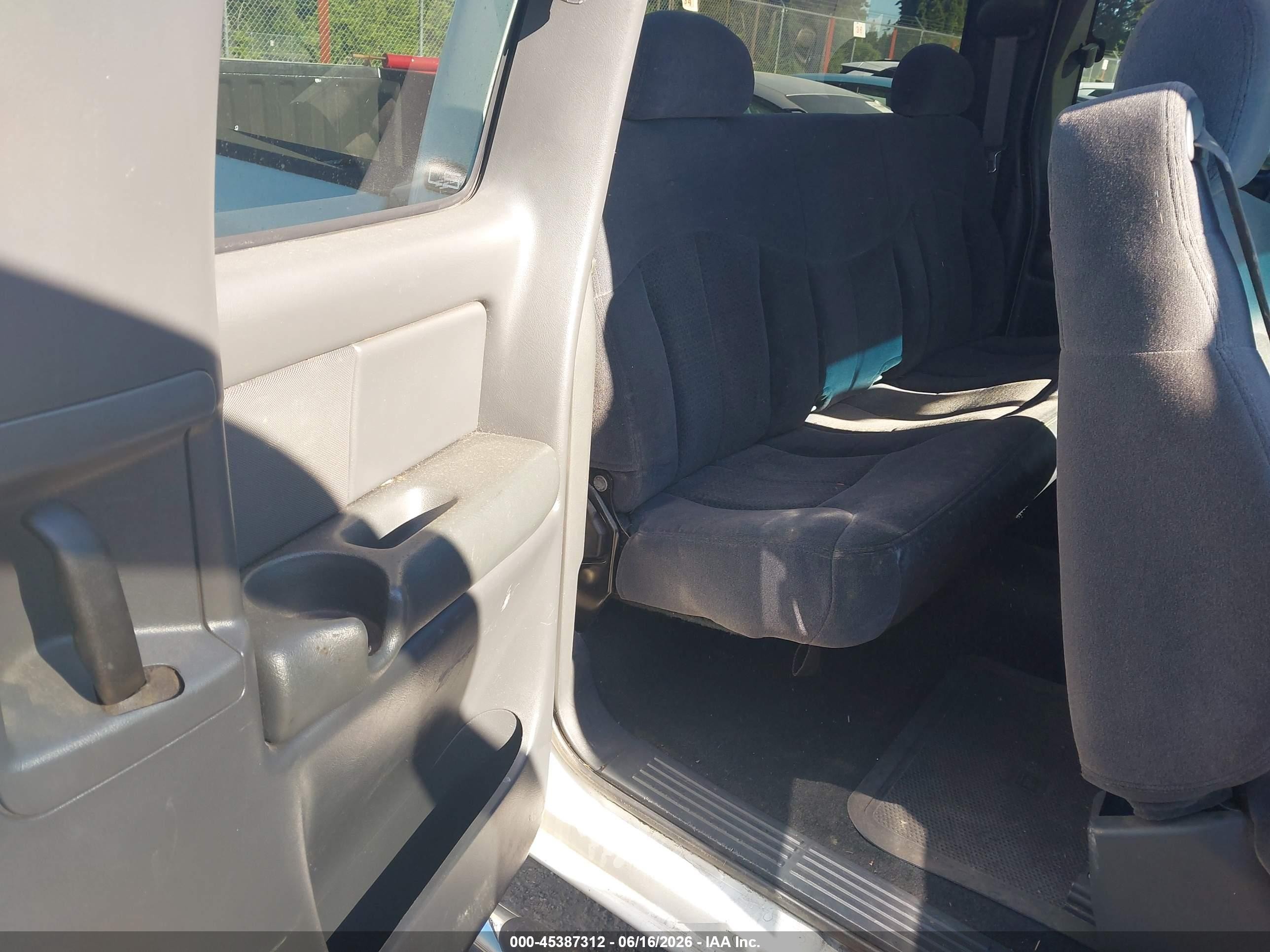2002 Chevrolet Silverado 1500 Ls White vin: 1GCEK19T32E198209