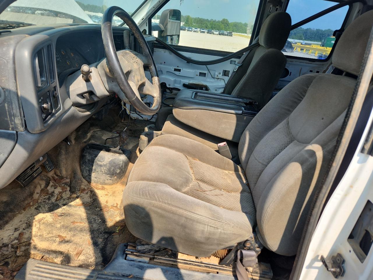 2004 Chevrolet Silverado K1500 White vin: 1GCEK19T34E120502