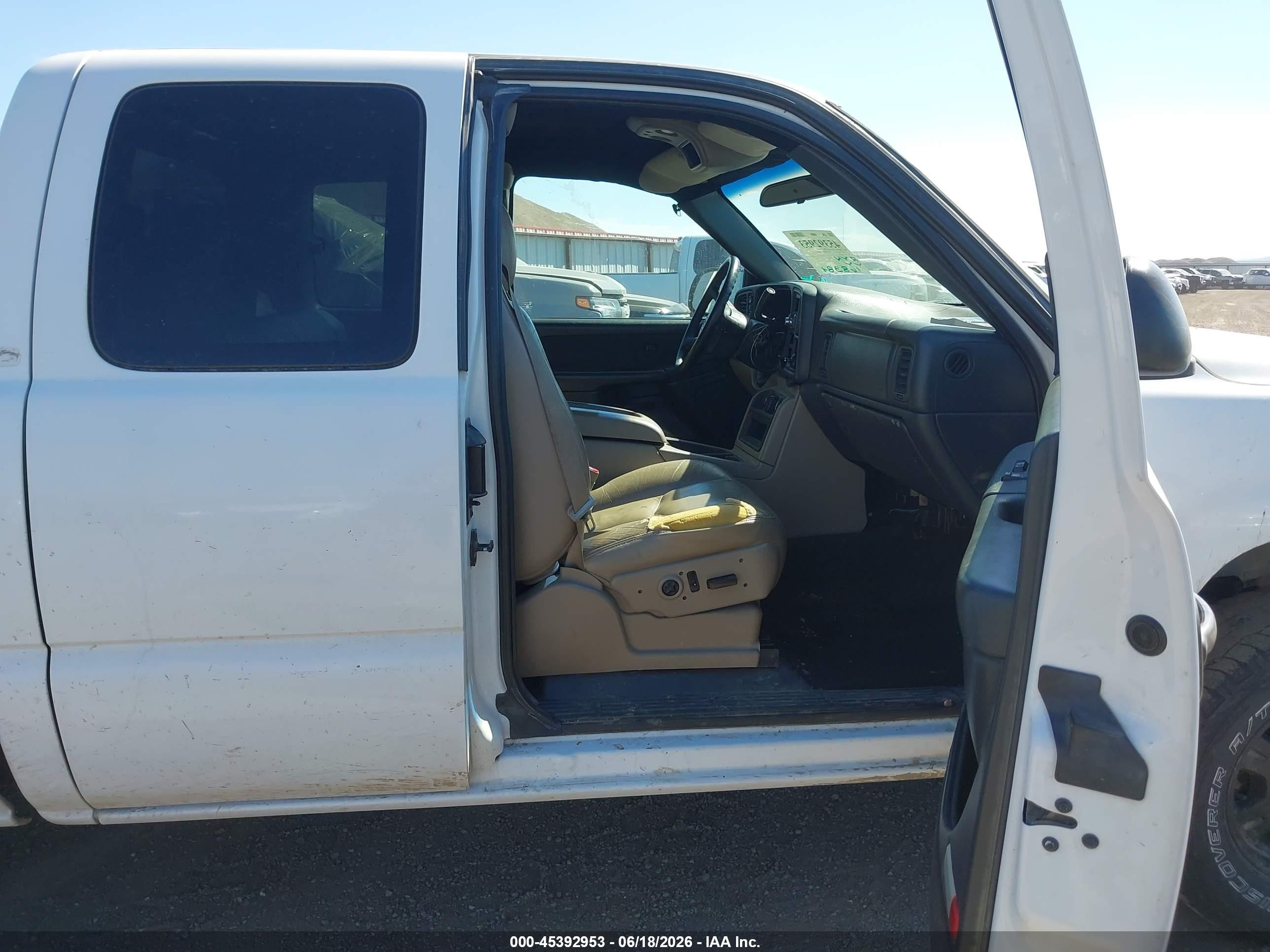 2001 Chevrolet Silverado 1500 Ls White vin: 1GCEK19T41E319389