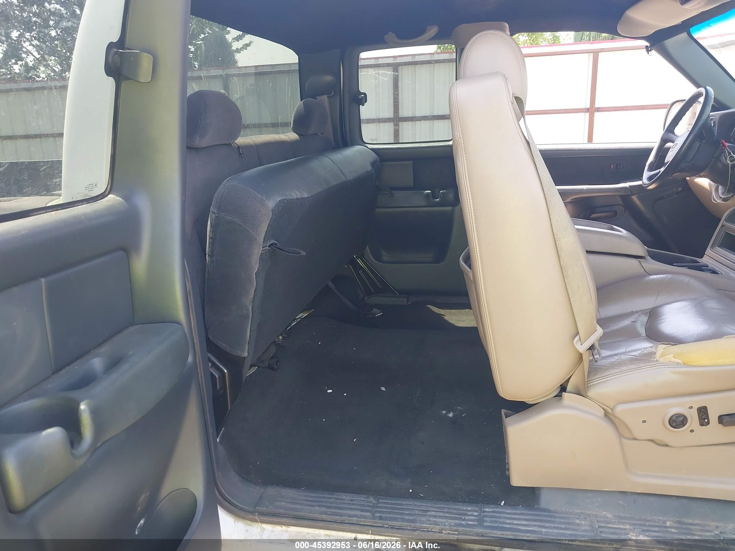 2001 Chevrolet Silverado 1500 Ls White vin: 1GCEK19T41E319389