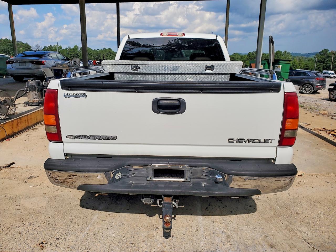 2000 Chevrolet Silverado K1500 White vin: 1GCEK19T4YZ194557
