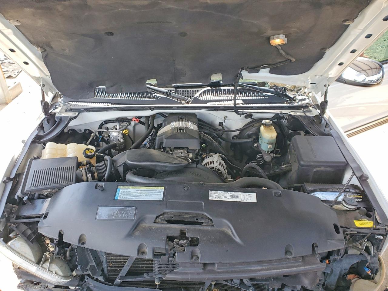 2000 Chevrolet Silverado K1500 White vin: 1GCEK19T4YZ194557