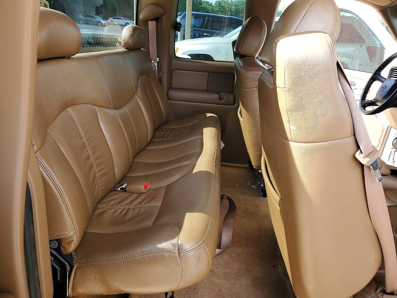 2000 Chevrolet Silverado K1500 White vin: 1GCEK19T4YZ194557