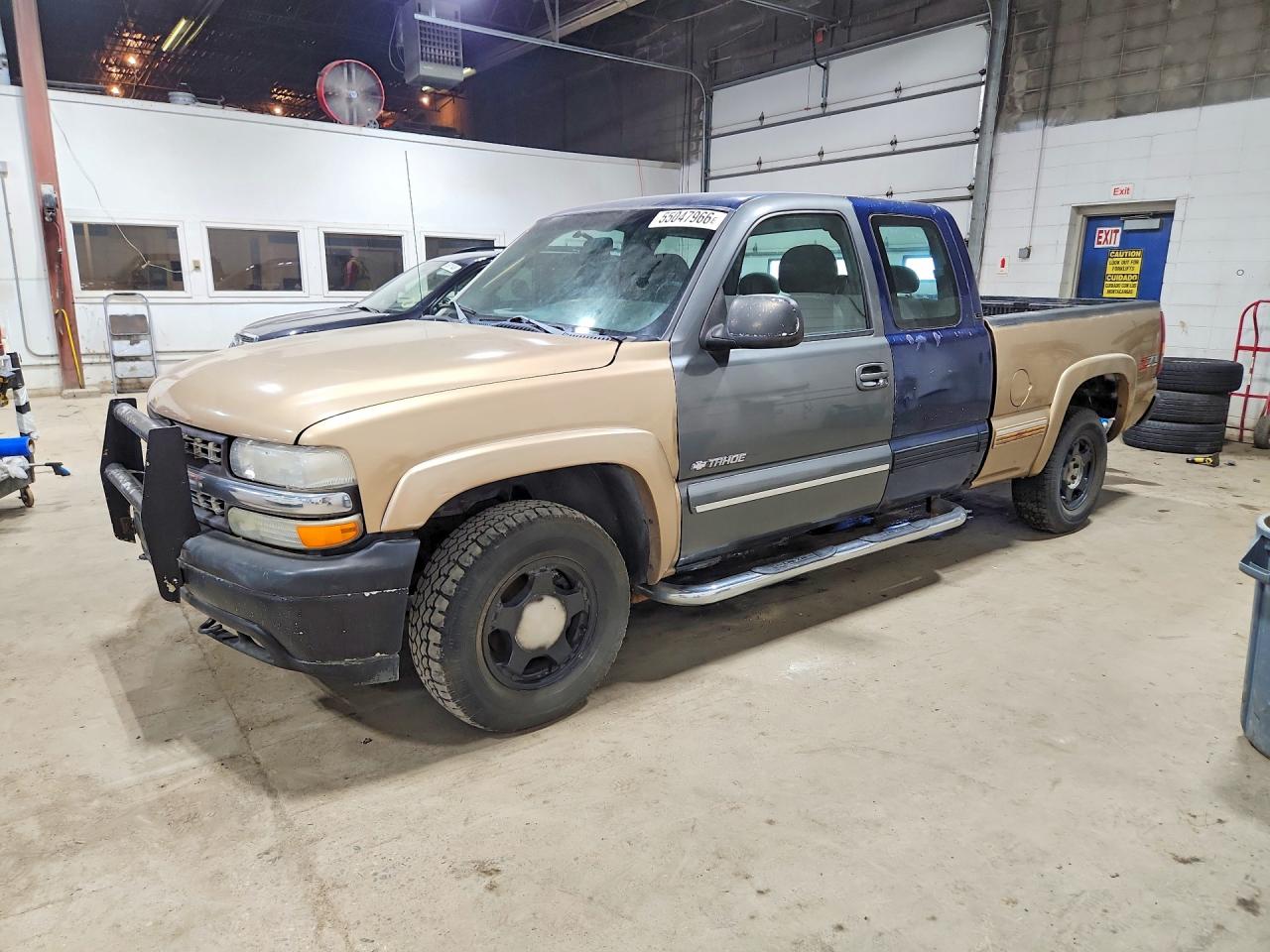 2001 Chevrolet Silverado K1500 Двухцветный vin: 1GCEK19T61Z226916