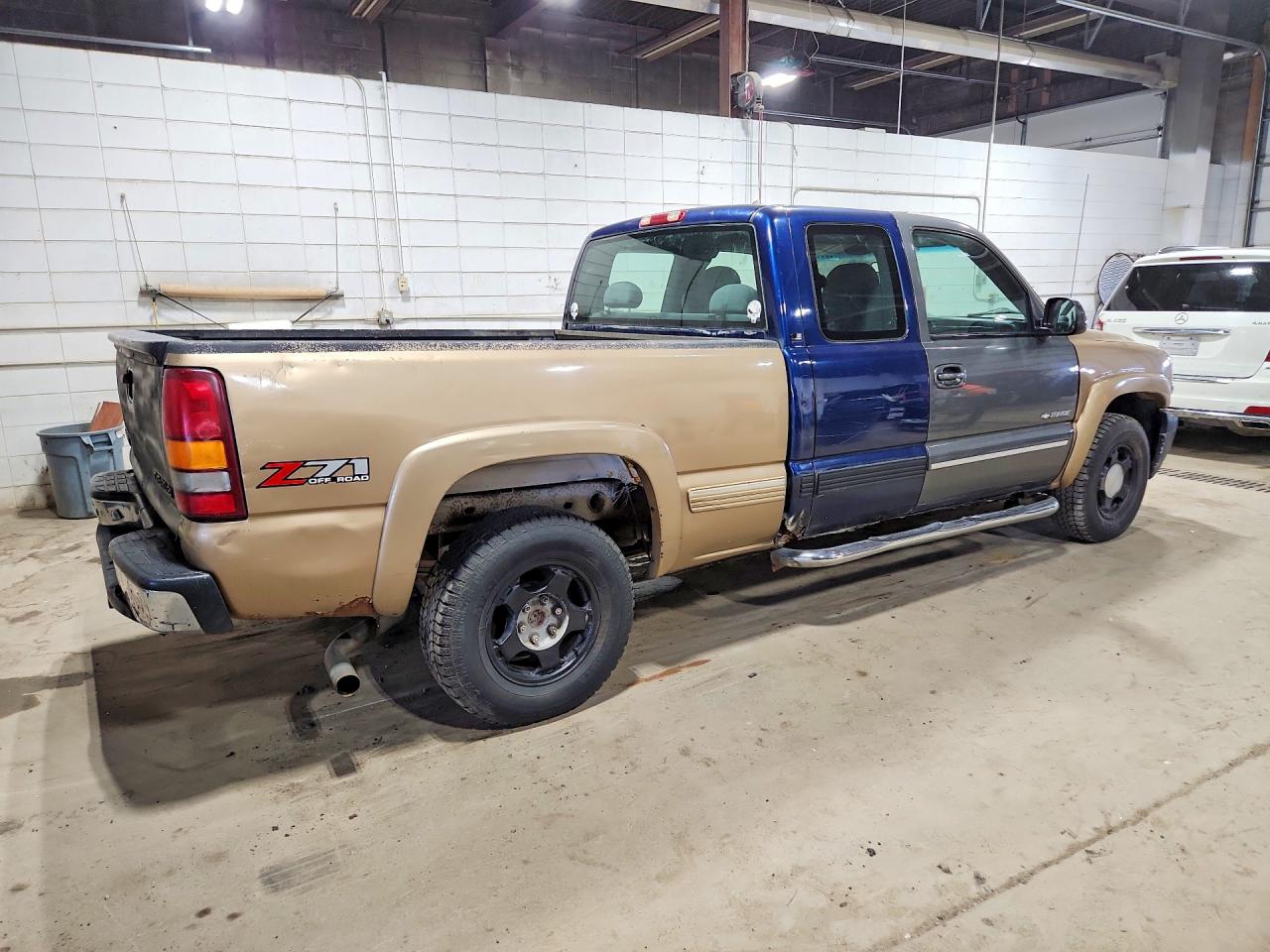 2001 Chevrolet Silverado K1500 Двухцветный vin: 1GCEK19T61Z226916