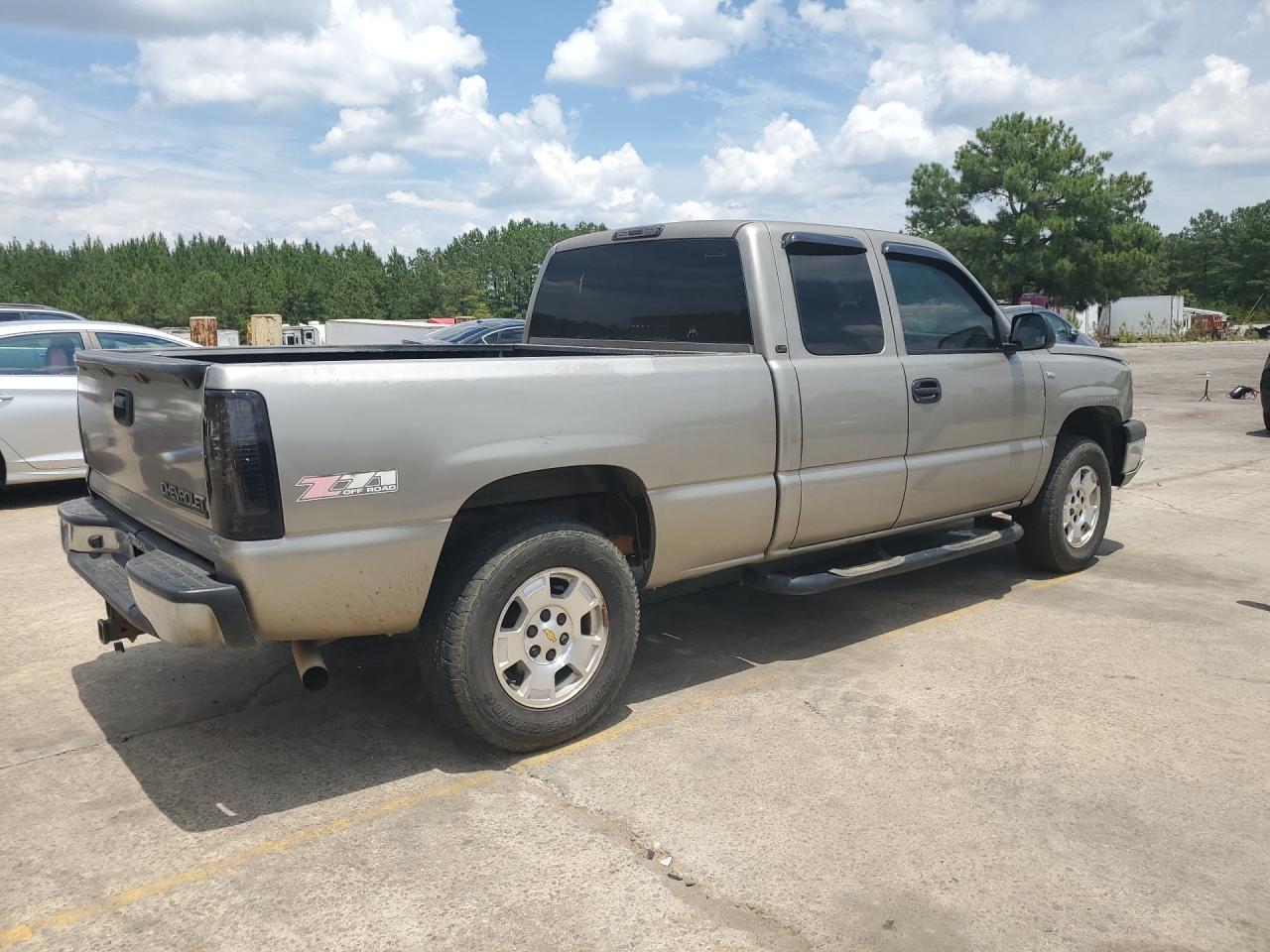 2003 Chevrolet Silverado K1500 Tan vin: 1GCEK19T63E234315 Damage: Right Rear Door, Dent(S) W/No Paint Dmg, 1/2 To 1 Inch