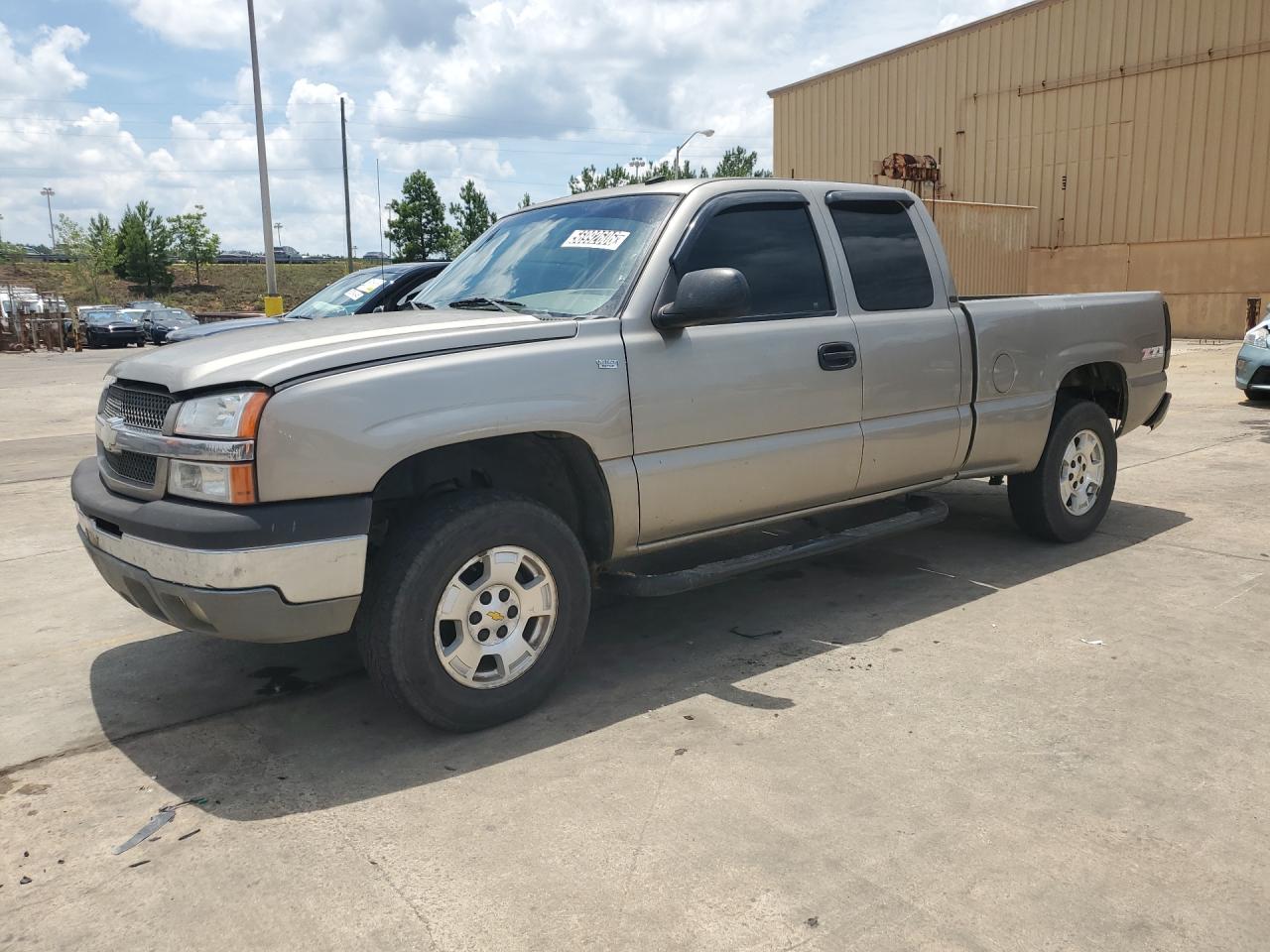 2003 Chevrolet Silverado K1500 Tan vin: 1GCEK19T63E234315 Damage: Left Front Fender, Dent(S) W/No Paint Dmg, 1/2 To 1 Inch
