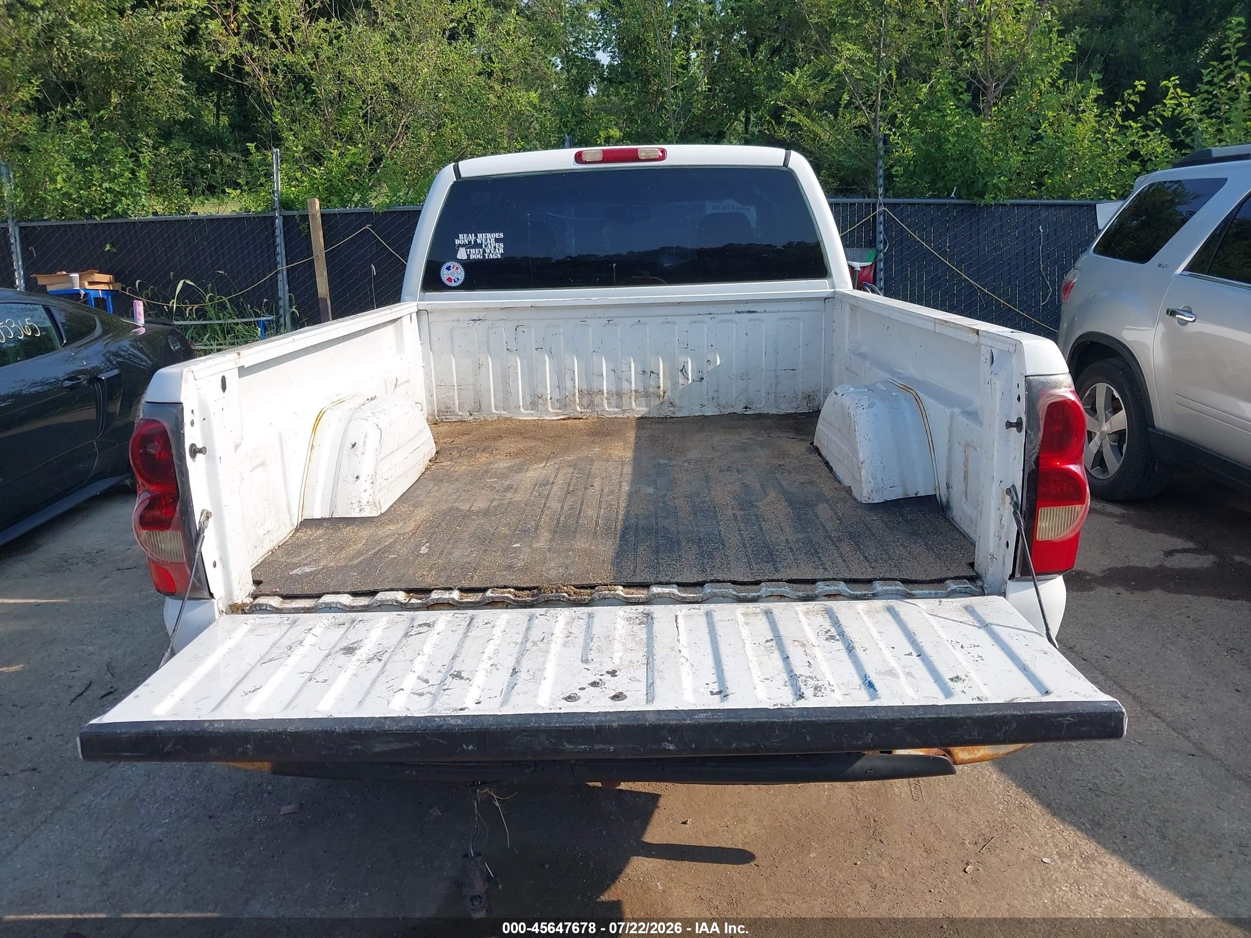2005 Chevrolet Silverado 1500 Ls White vin: 1GCEK19T65E209904