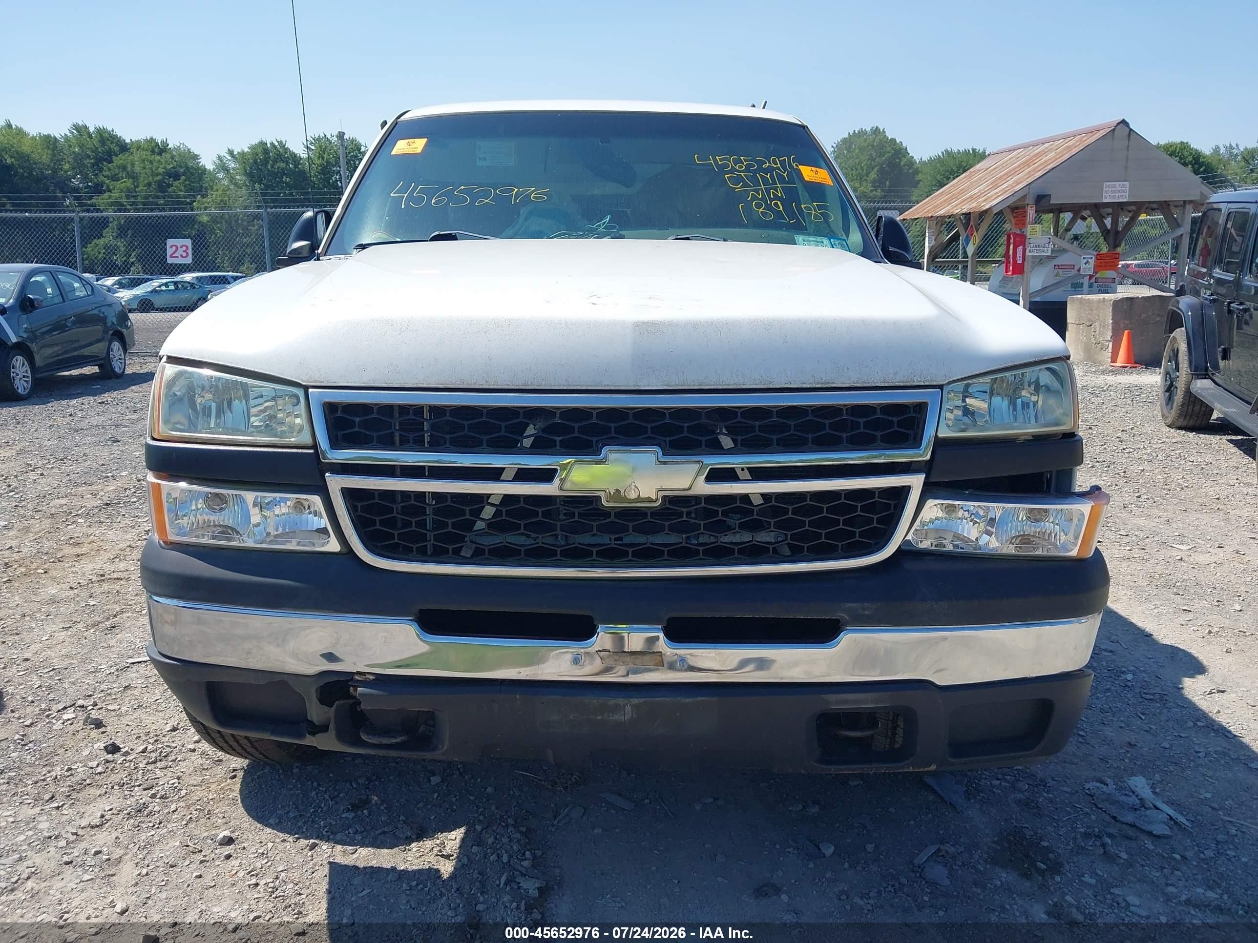2006 Chevrolet Silverado 1500 Work Truck White vin: 1GCEK19T76E132896