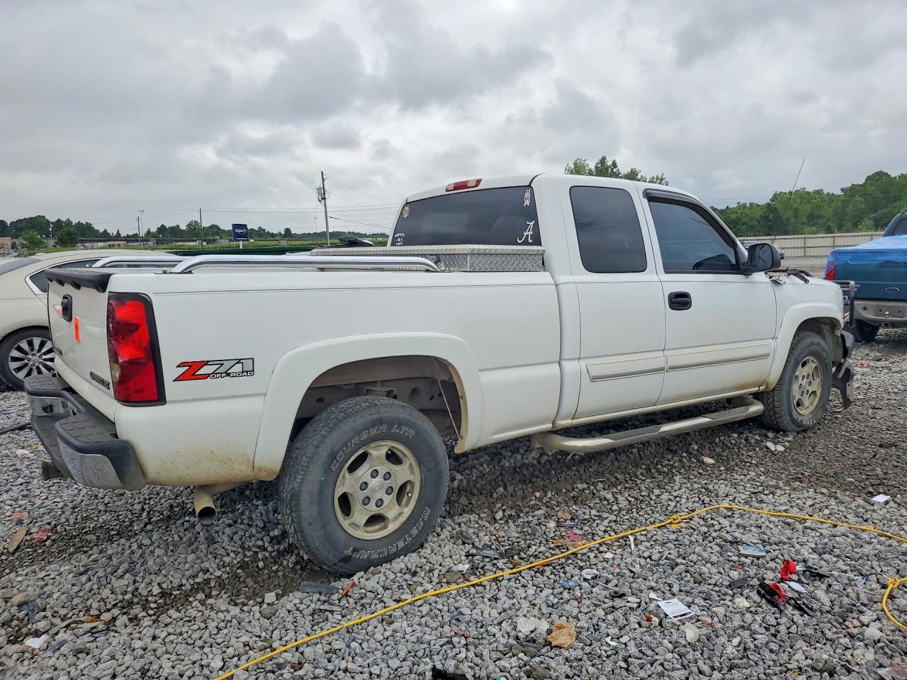 2004 Chevrolet Silverado K1500 White vin: 1GCEK19T84E340489