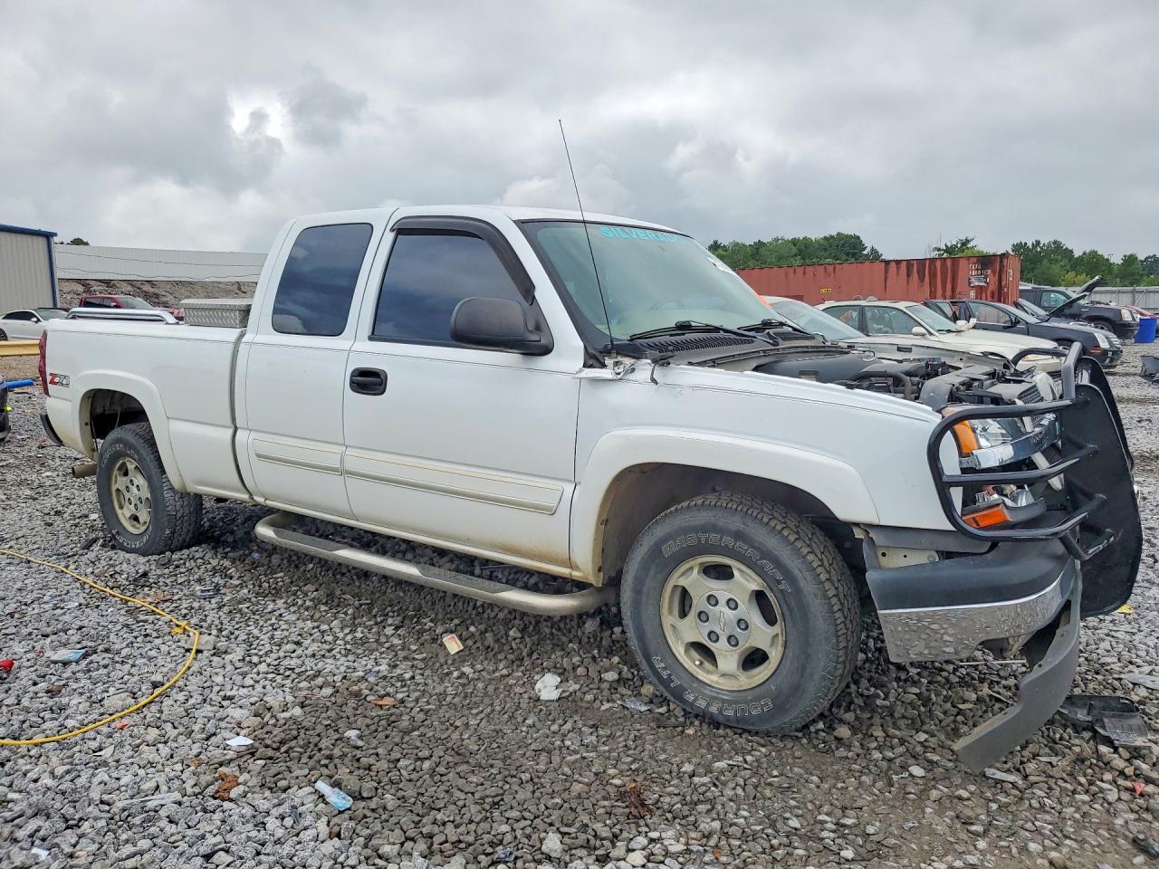 2004 Chevrolet Silverado K1500 White vin: 1GCEK19T84E340489