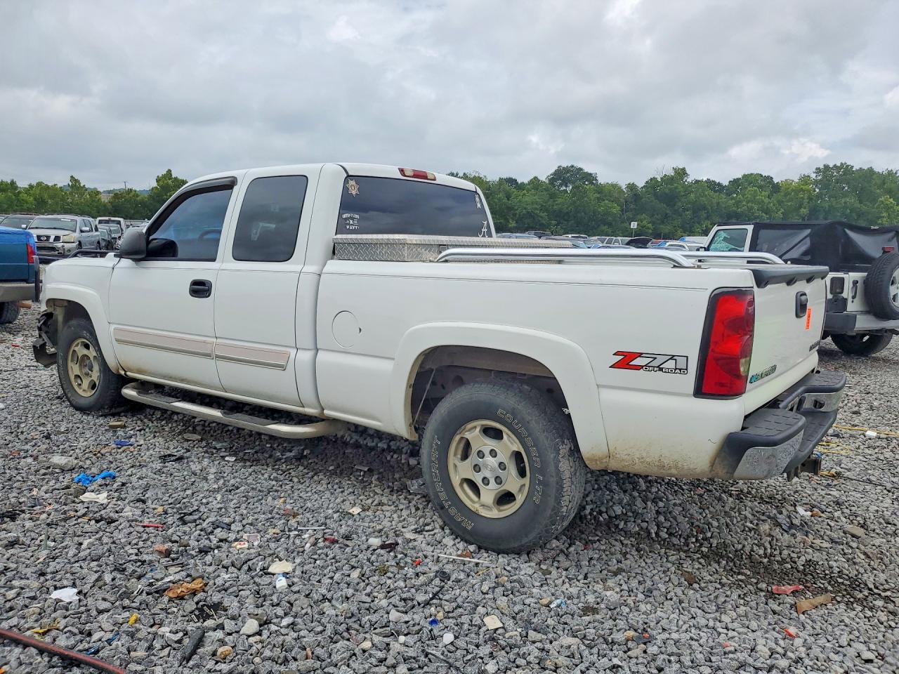 2004 Chevrolet Silverado K1500 White vin: 1GCEK19T84E340489