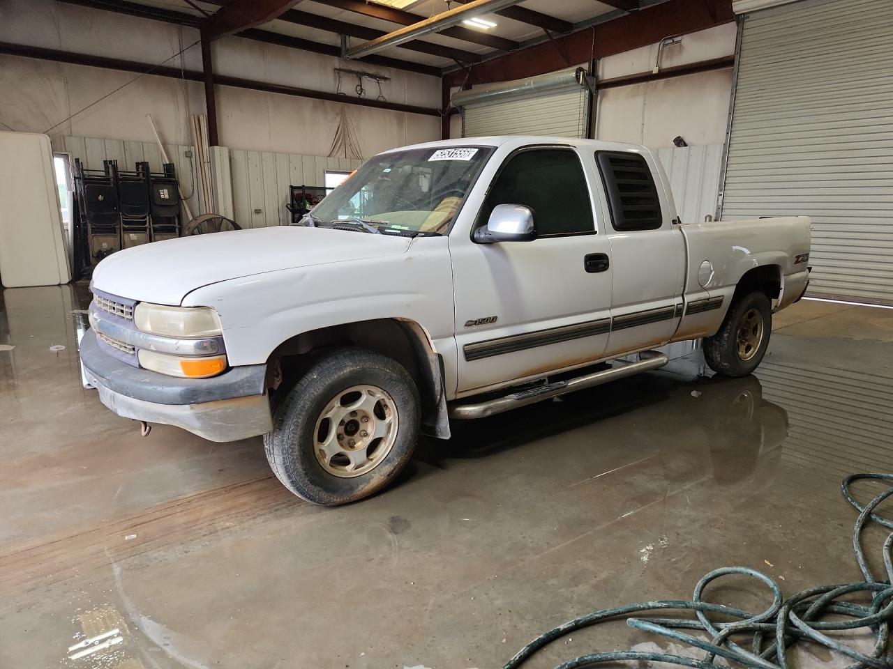 2001 Chevrolet Silverado K1500 Белый vin: 1GCEK19T91Z232175 Damage: Left Front Fender, Dent(S) W/ Paint Dmg, 5 To 6 Inches