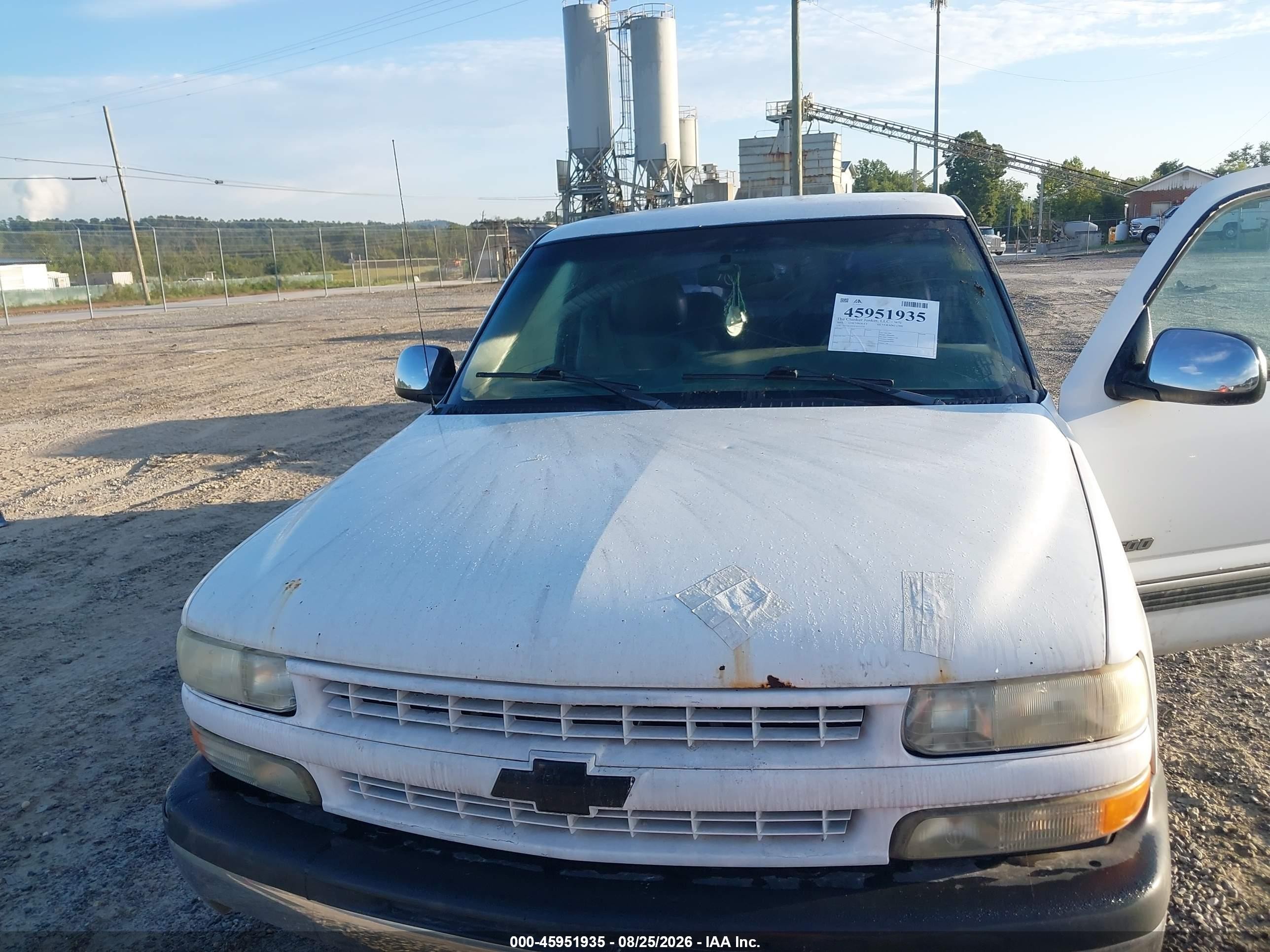 2001 Chevrolet Silverado 1500 Ls White vin: 1GCEK19TX1E253270