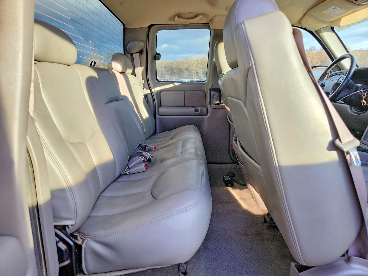 2004 Chevrolet Silverado K1500 Silver vin: 1GCEK19TX4E154789