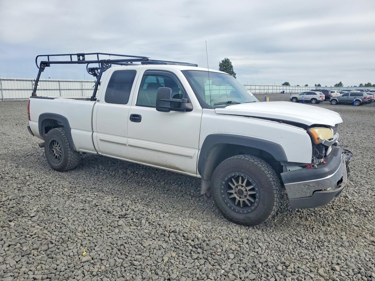 2004 Chevrolet Silverado K1500 White vin: 1GCEK19TX4E307865