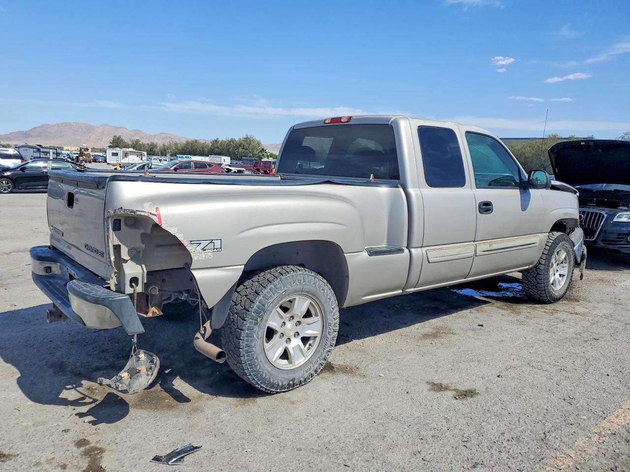 2004 Chevrolet Silverado K1500 Beige vin: 1GCEK19TX4Z219682
