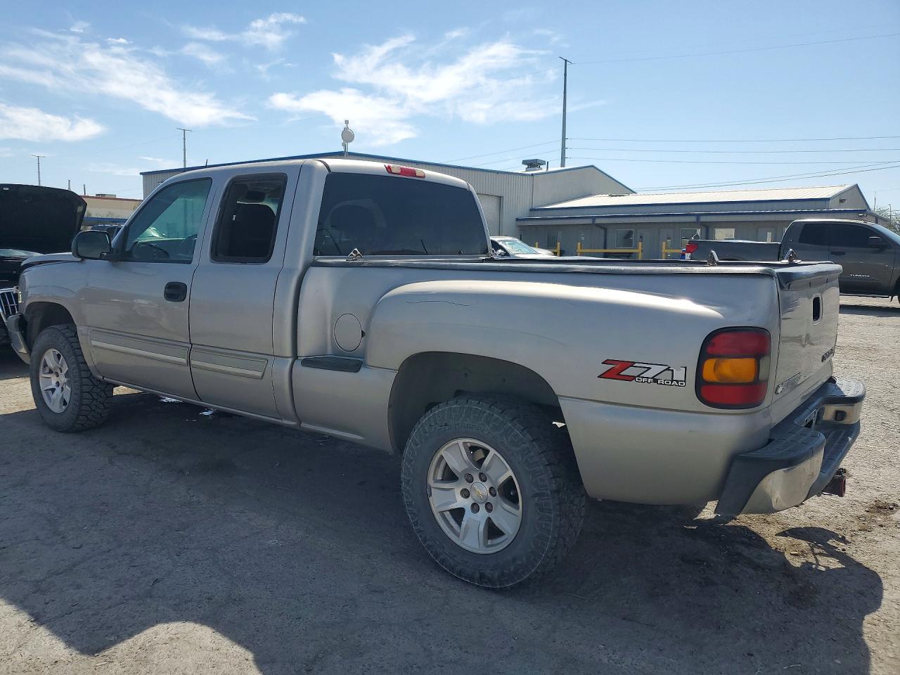 2004 Chevrolet Silverado K1500 Beige vin: 1GCEK19TX4Z219682