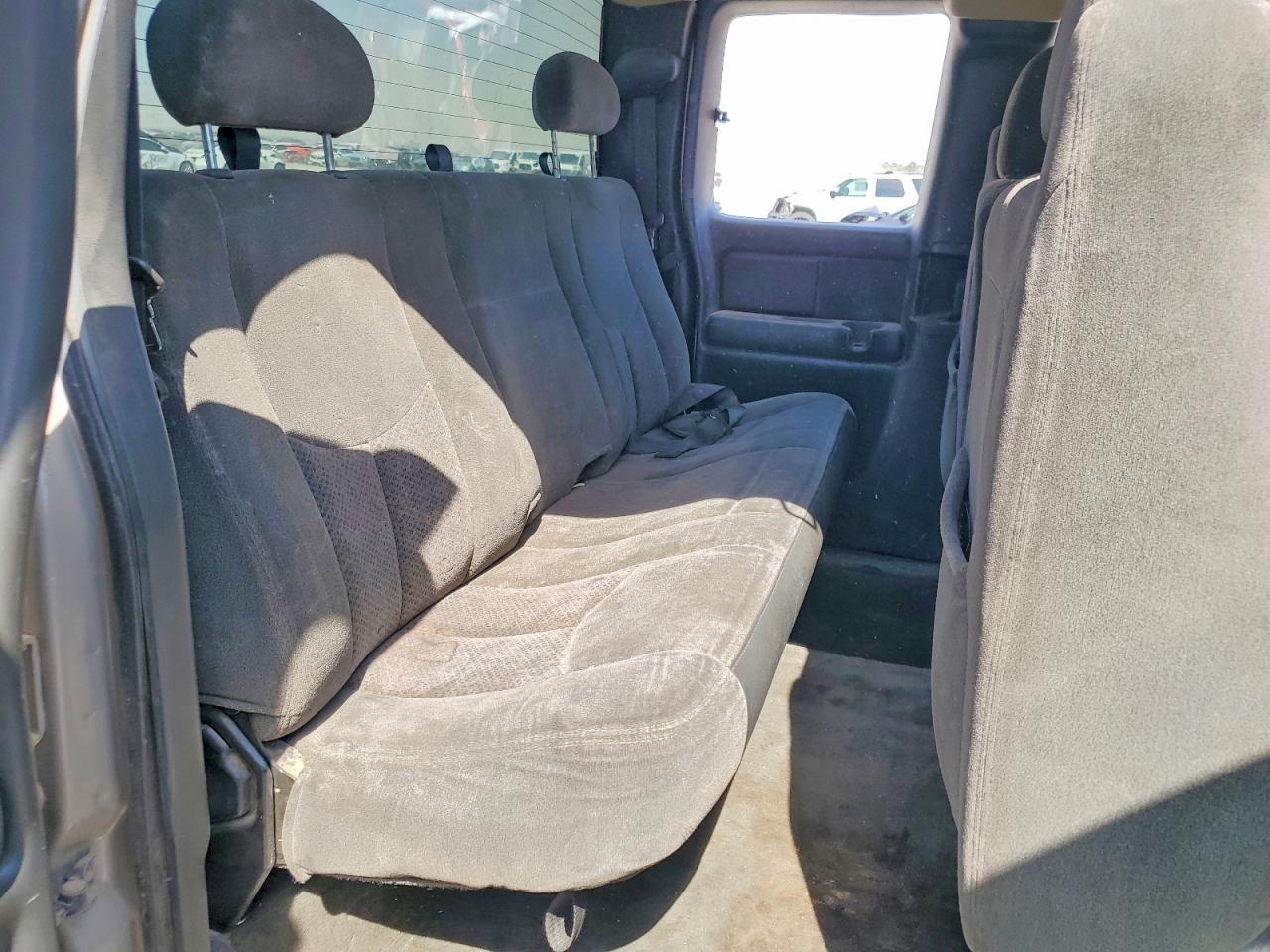 2004 Chevrolet Silverado K1500 Beige vin: 1GCEK19TX4Z219682