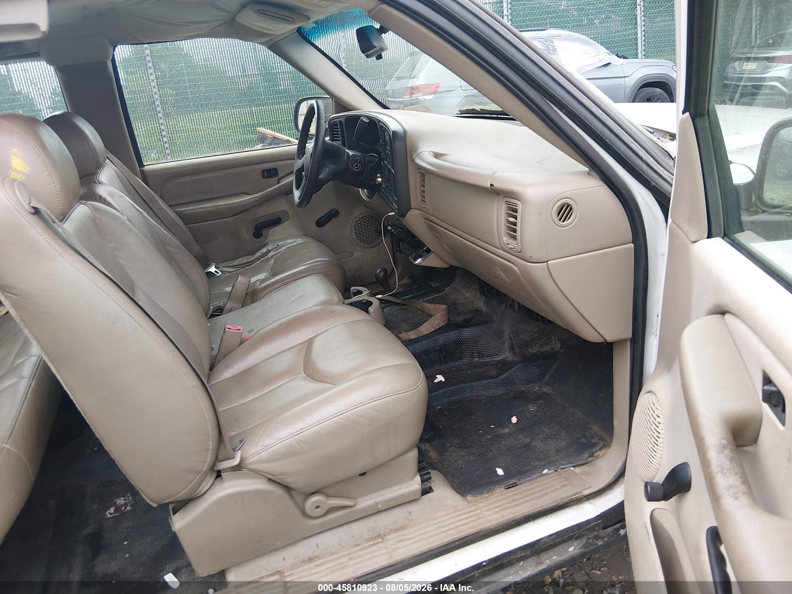 2003 Chevrolet Silverado 1500   White vin: 1GCEK19V03E290591