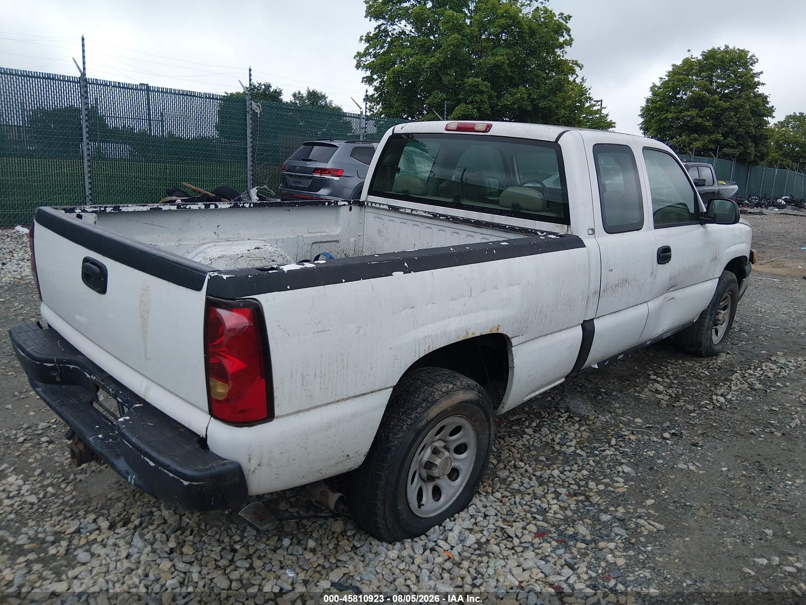 2003 Chevrolet Silverado 1500   White vin: 1GCEK19V03E290591