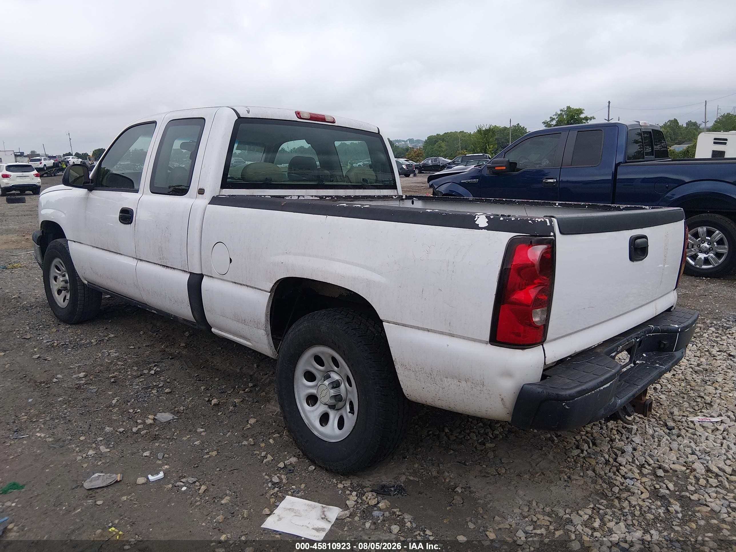 2003 Chevrolet Silverado 1500   White vin: 1GCEK19V03E290591