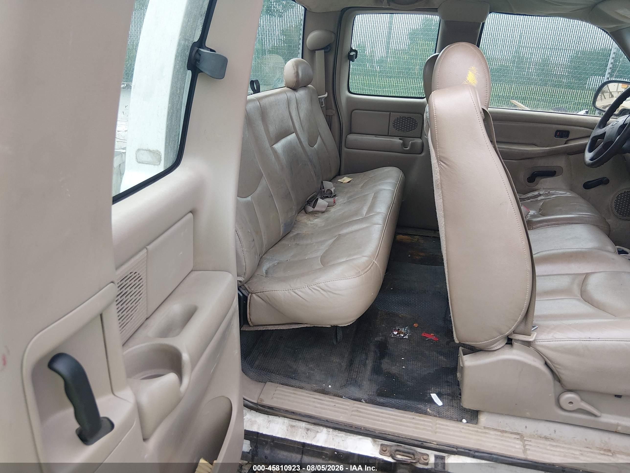 2003 Chevrolet Silverado 1500   White vin: 1GCEK19V03E290591