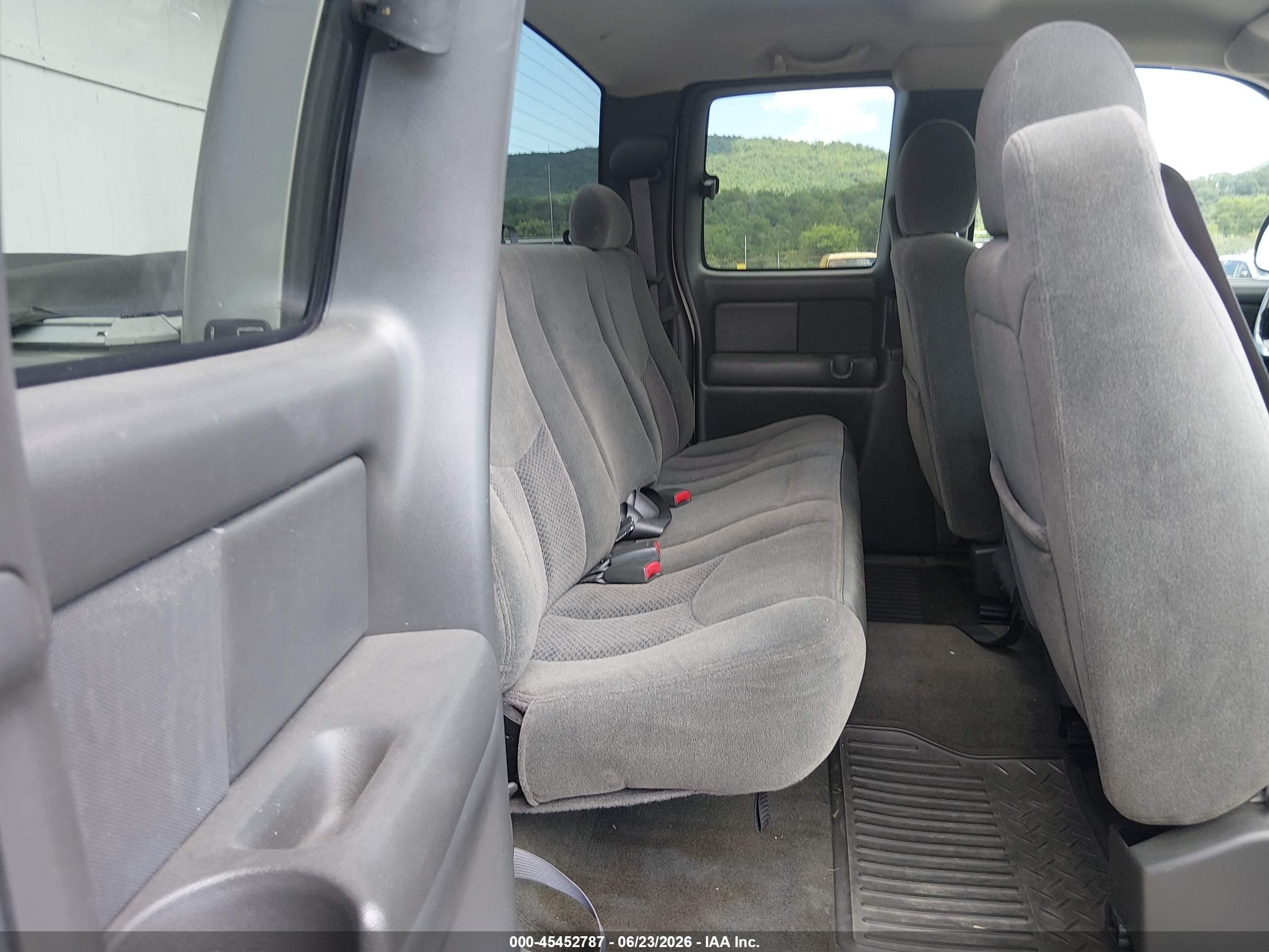 2003 Chevrolet Silverado 1500 Ls Серебряный vin: 1GCEK19V13E336137